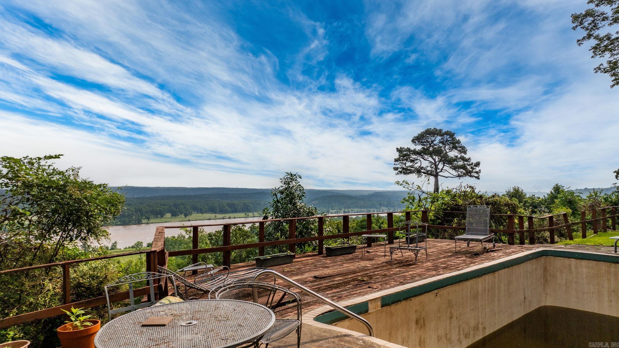 EAST PALISADES - Residential