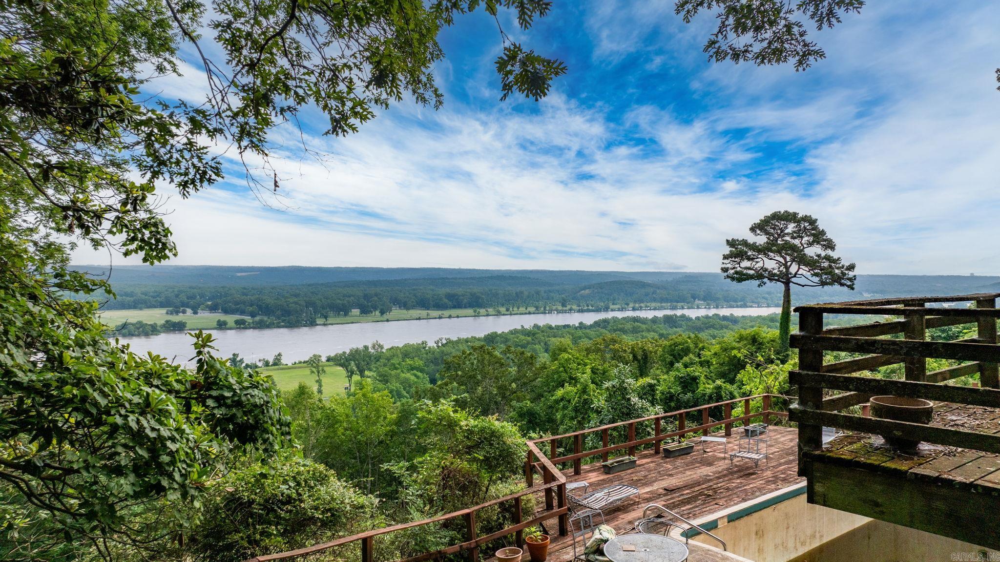 EAST PALISADES - Residential