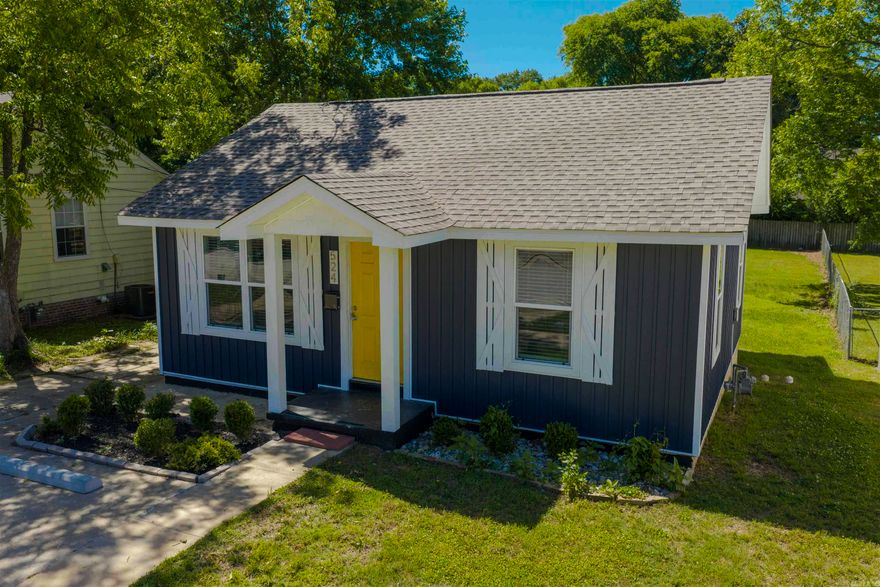 DOWNTOWN BENTON CHARMER! Just steps away from award-winning restaurants and fantastic shopping, this home offers a convenient location, while balancing old world charm and modern touches. The original hardwood floors have been beautifully refinished and are featured in the living room and all three bedrooms. The kitchen has newer luxury vinyl plank flooring, new cabinets, granite countertops, and gas stove. Other updates to the home include new paint, new windows, and a new roof (all updates completed in 2024). Rounding out this home, are a back deck and large backyard. Schedule your tour and imagine yourself experiencing the downtown vibe every day!