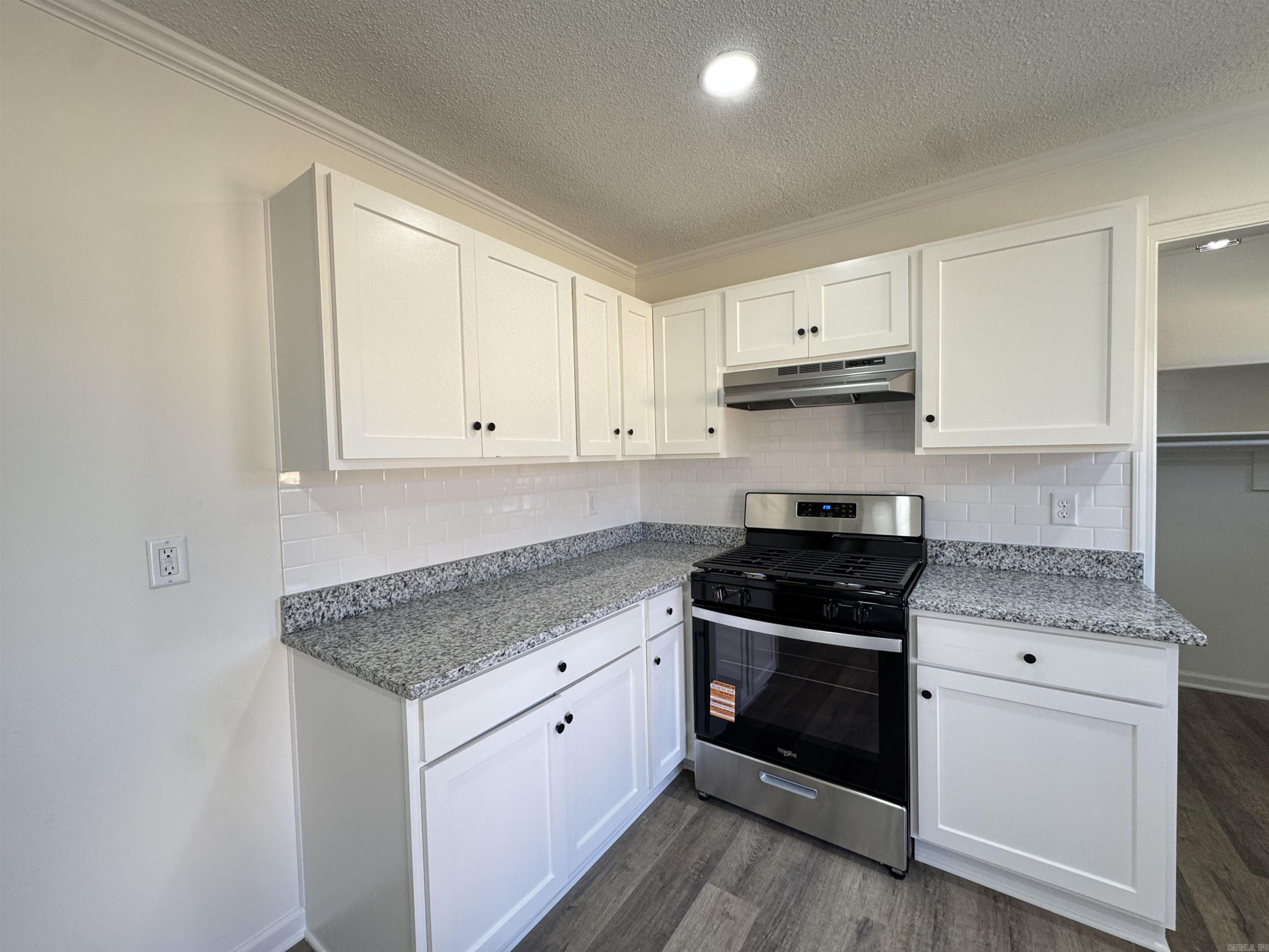 TOWERING OAKS - Residential