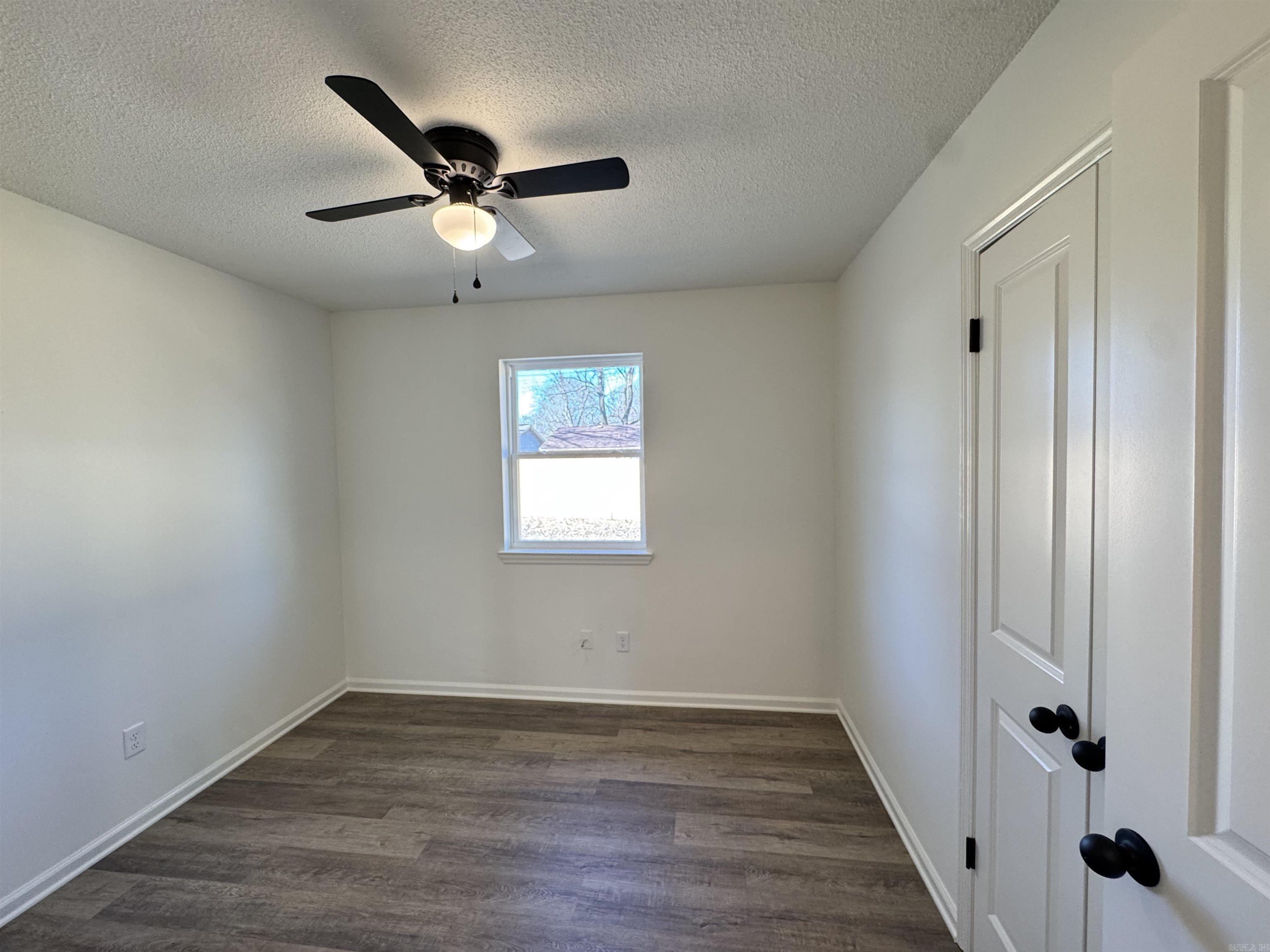 TOWERING OAKS - Residential