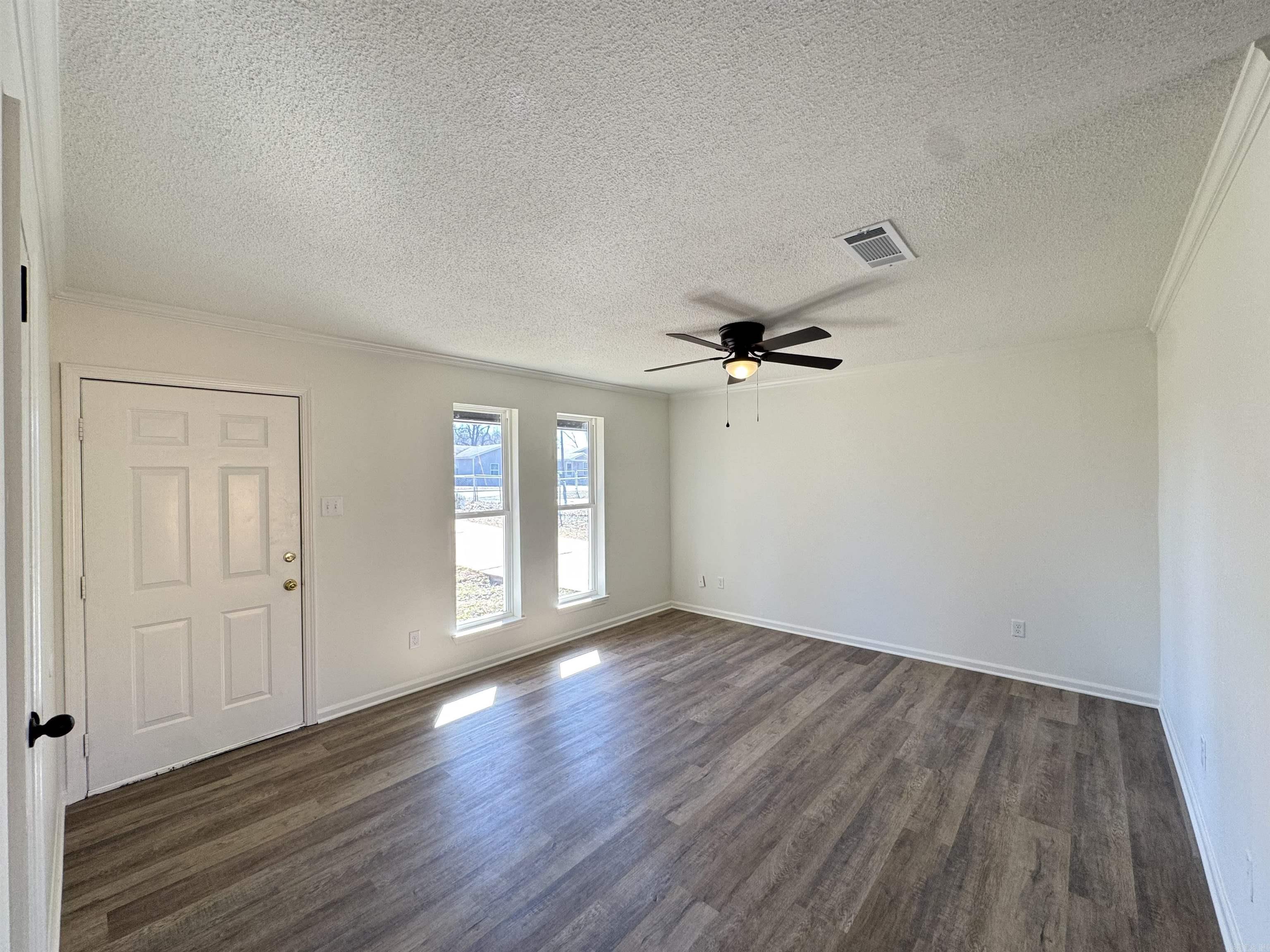 TOWERING OAKS - Residential