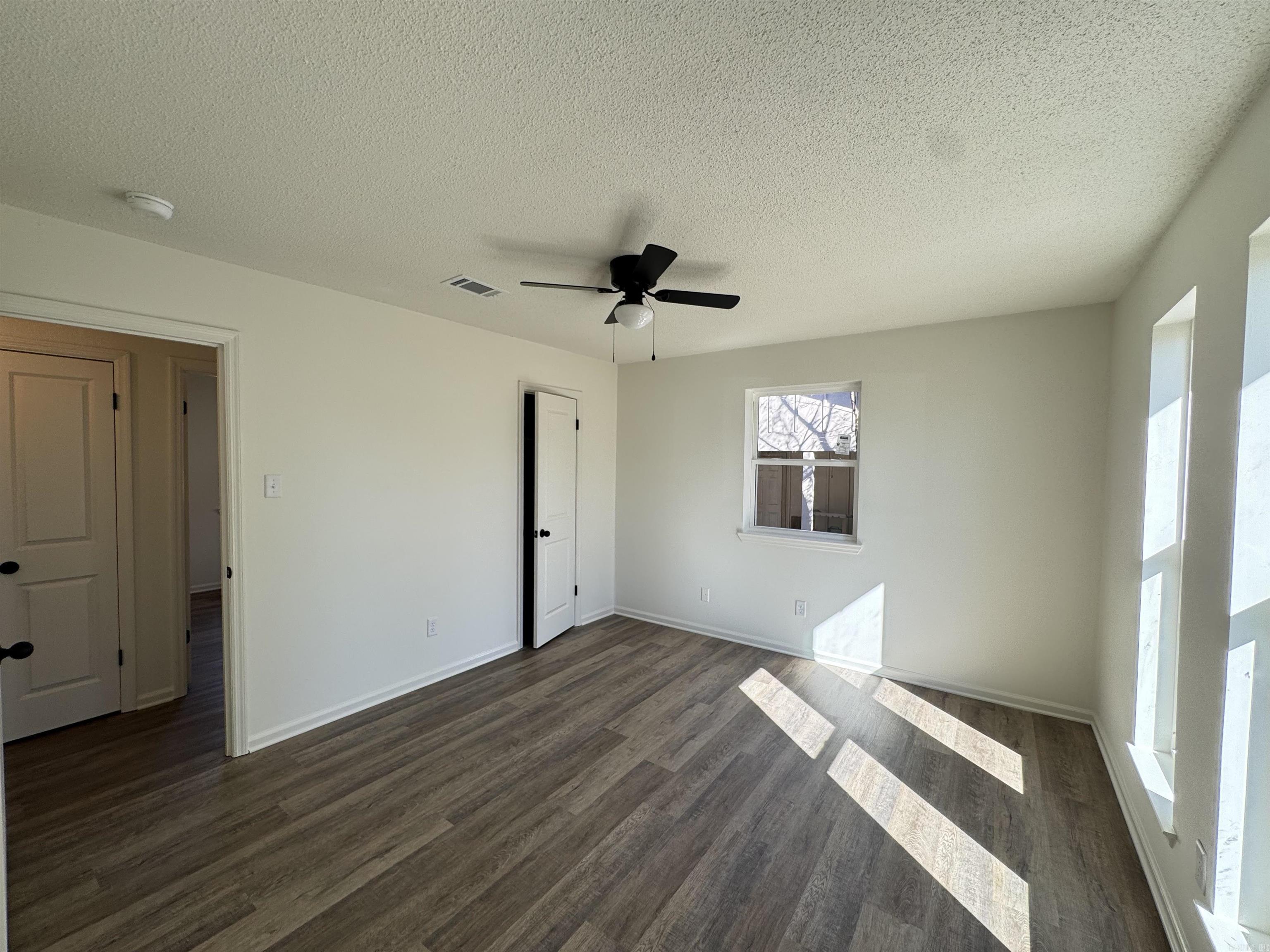 TOWERING OAKS - Residential