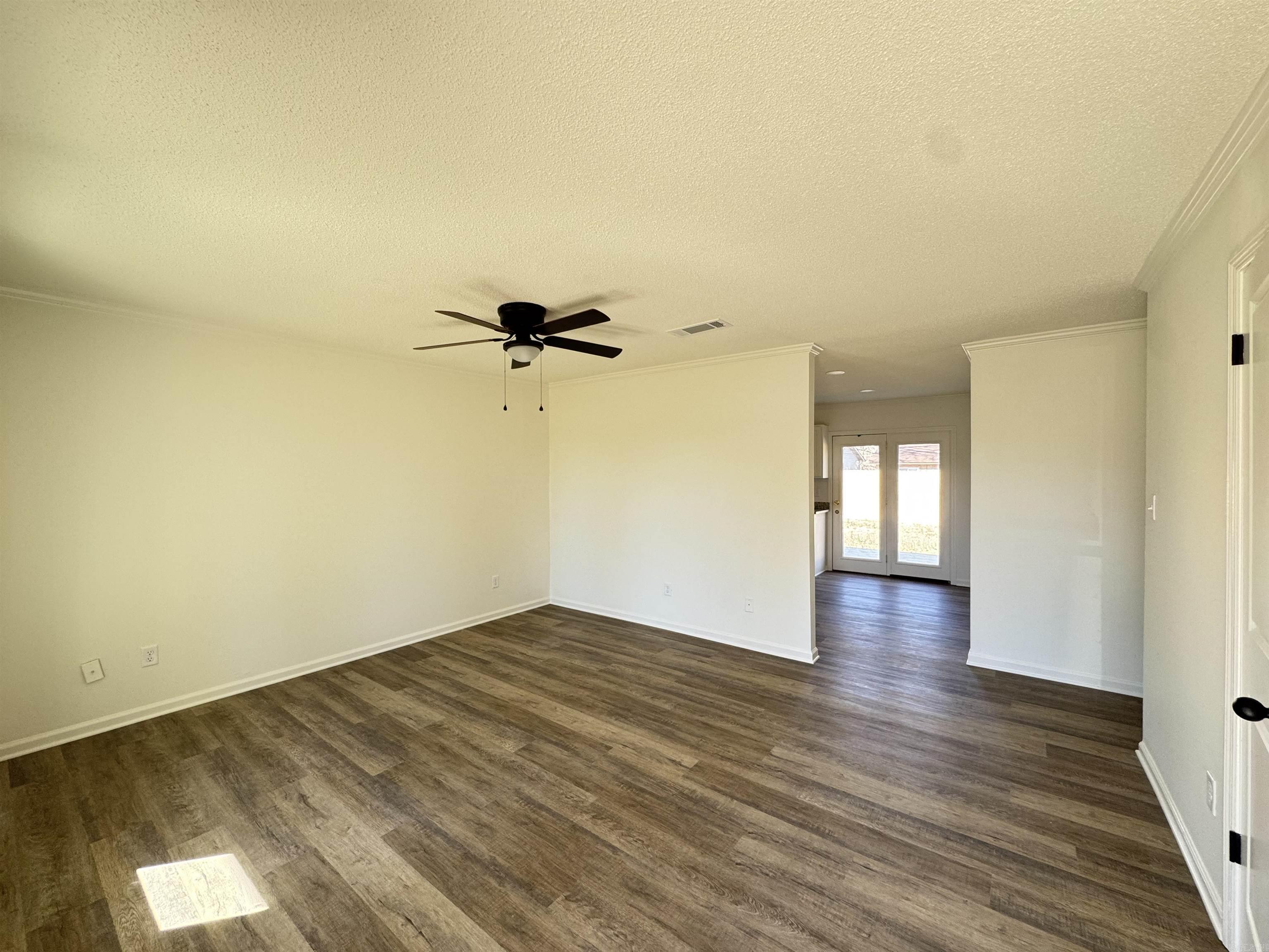 TOWERING OAKS - Residential