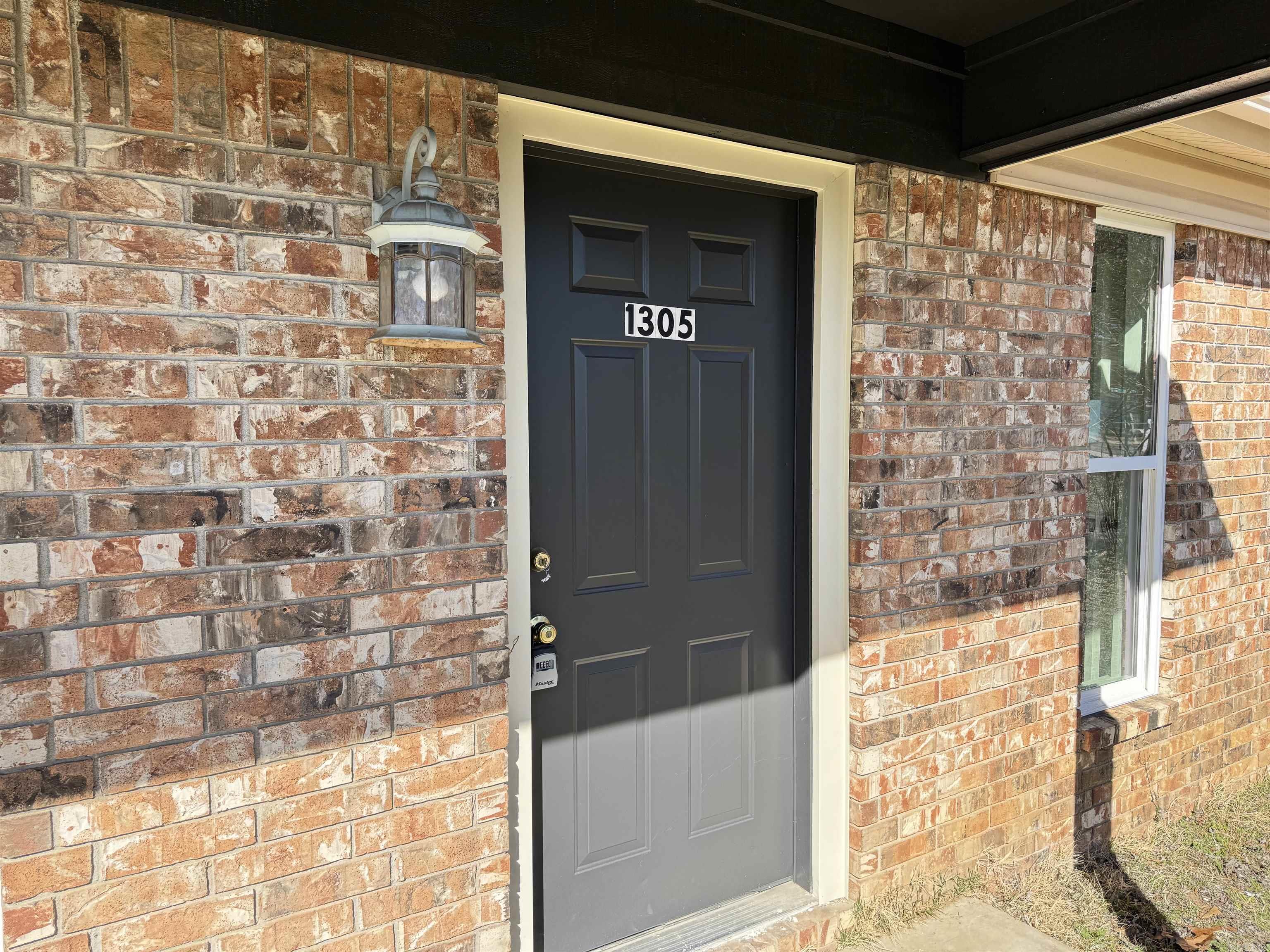 TOWERING OAKS - Residential