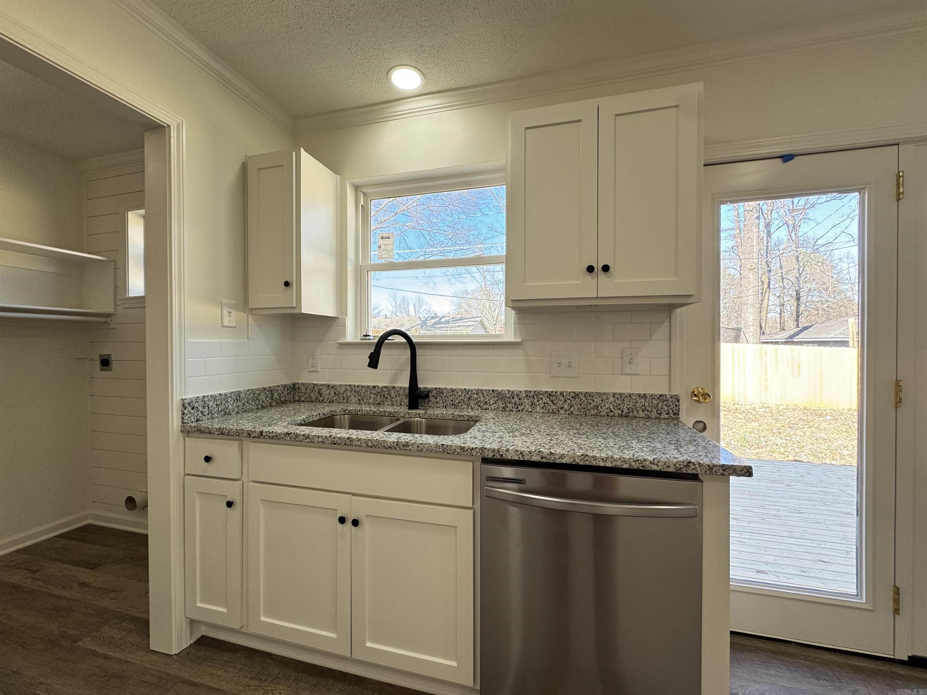 TOWERING OAKS - Residential