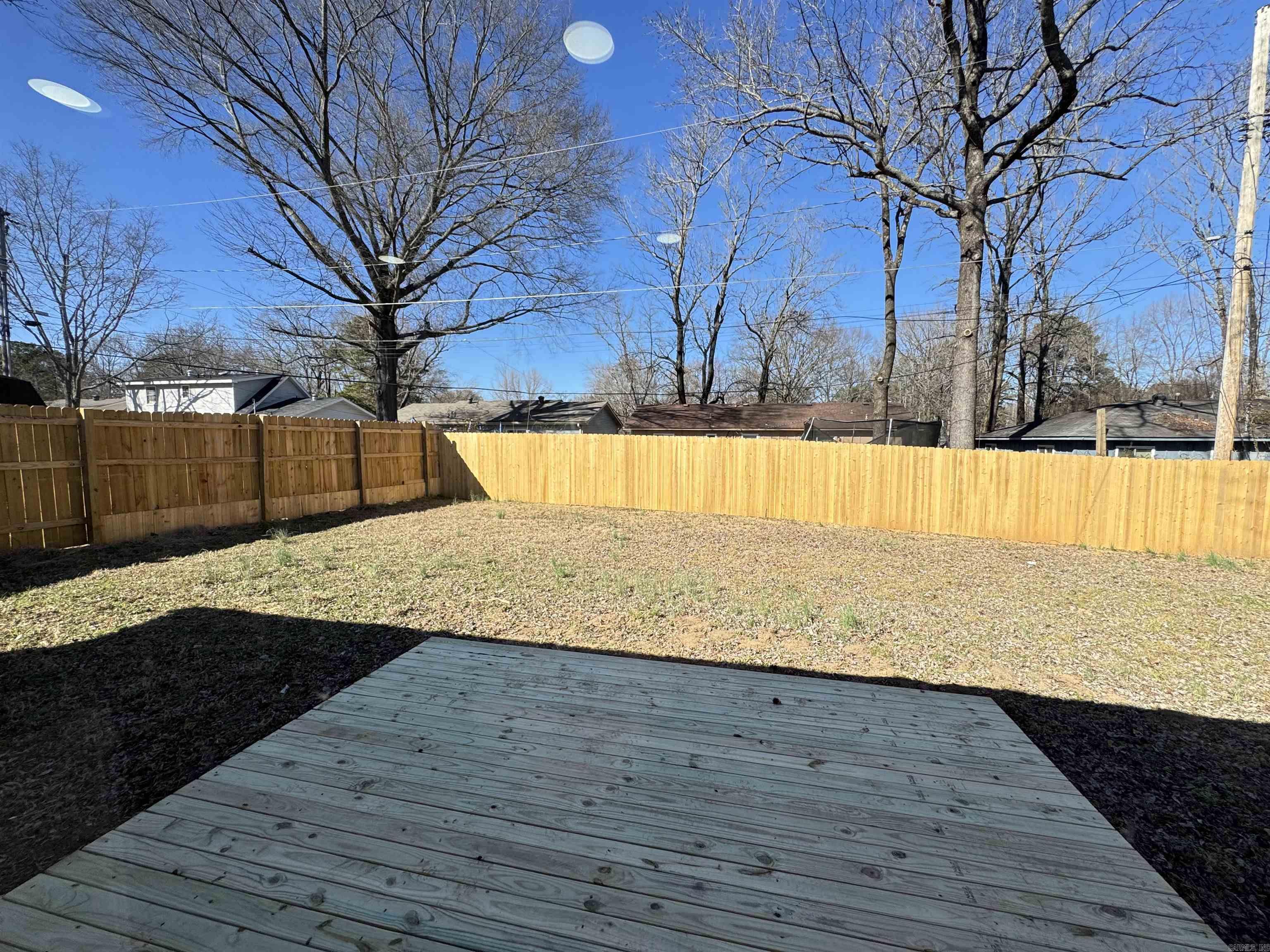 TOWERING OAKS - Residential