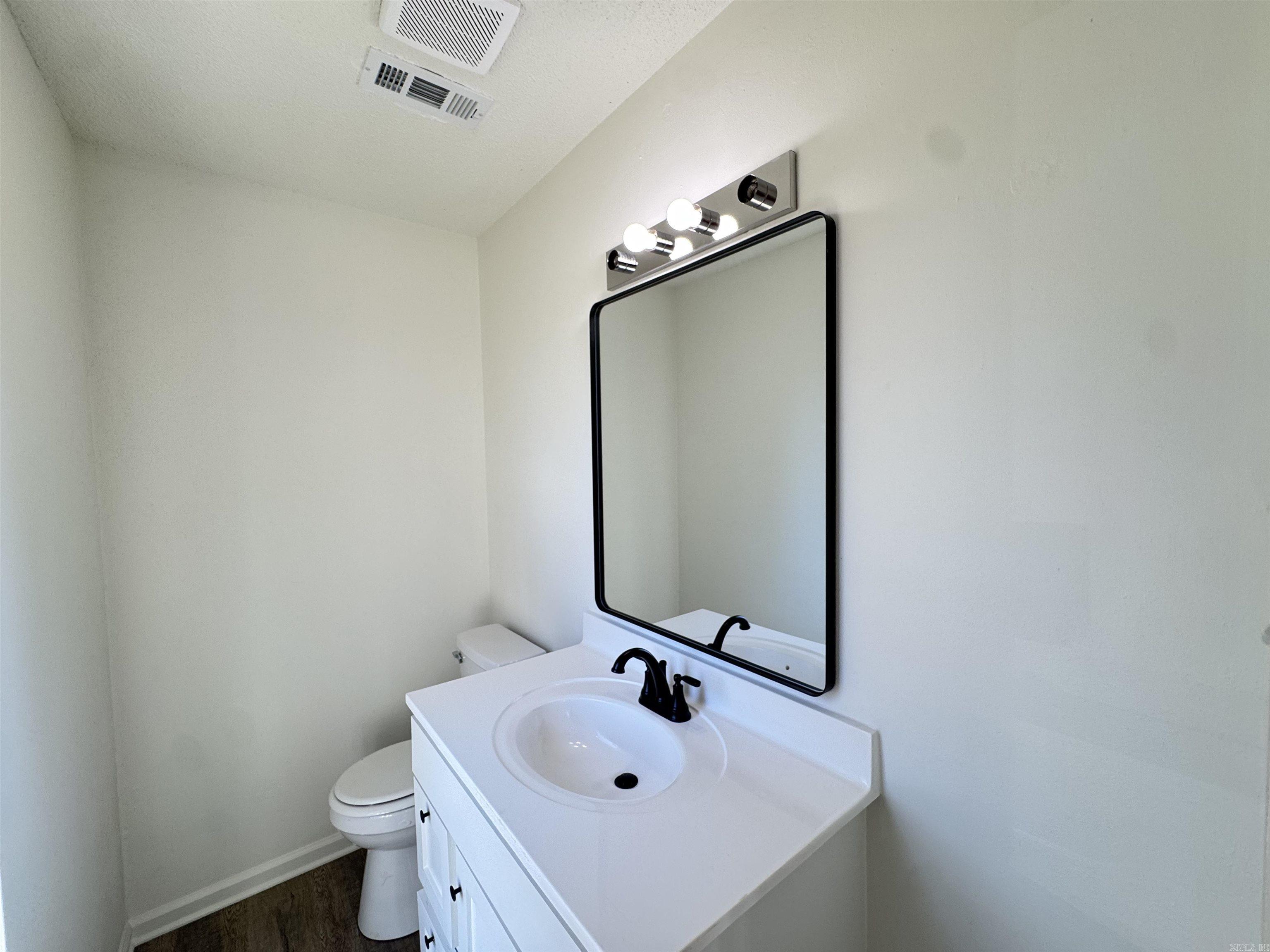 TOWERING OAKS - Residential