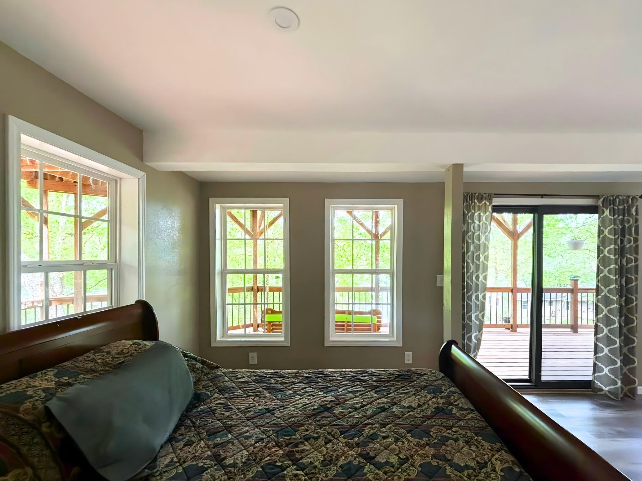 THUNDERBIRD - Residential