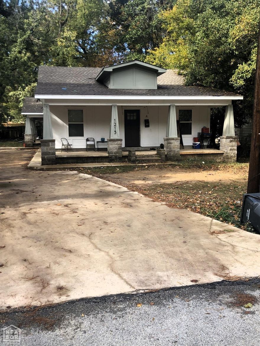 This Duplex is in the heart of Jonesboro. This is one of 6 Duplex's listed.