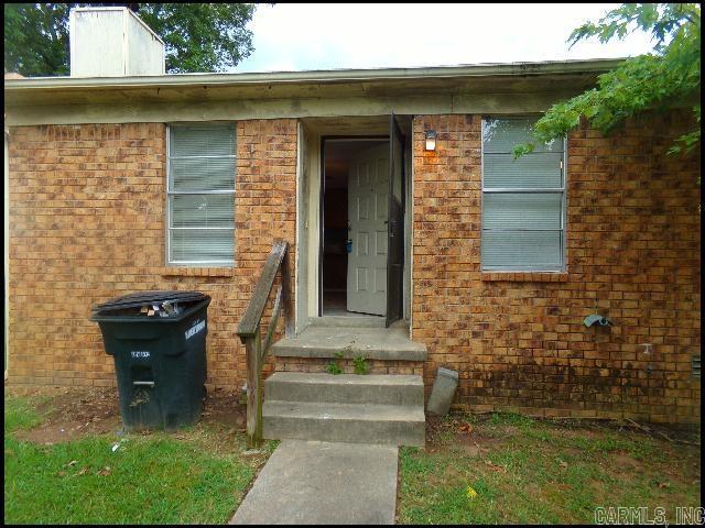 *SHERWOOD* CUTE HOME IN ROYAL MANOR SUBDIVISION! This 2 Bedroom And 1 Bath Home Features Almost 950 Sqft! Stove (As-Is) Provided In Kitchen! Washer/Dryer Hookups! Central Heat And Air! Fenced Backyard! Pad For Parking! PET FRIENDLY!! AVAILABLE NOW!!!