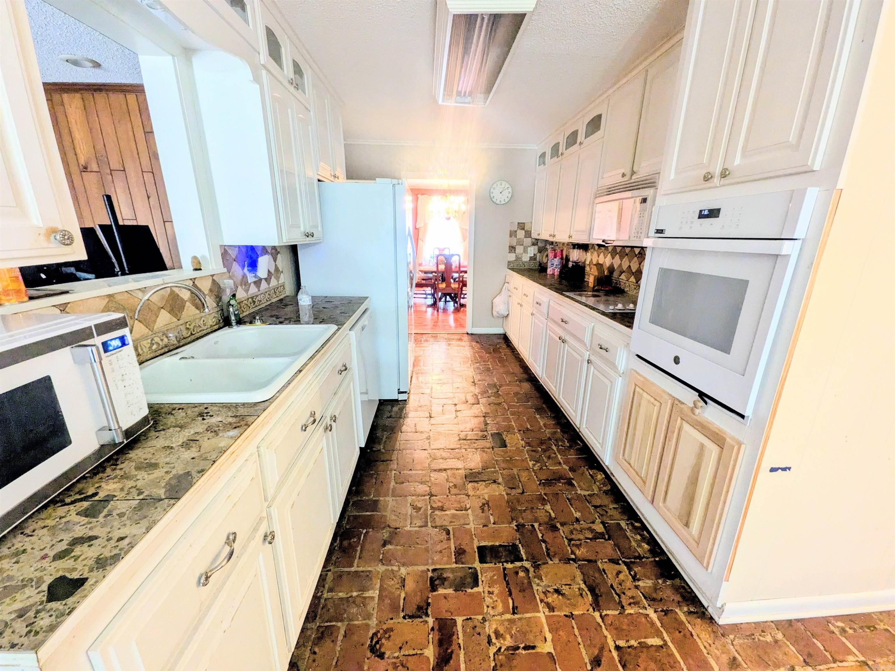 MIKE BERG LAKE - Residential