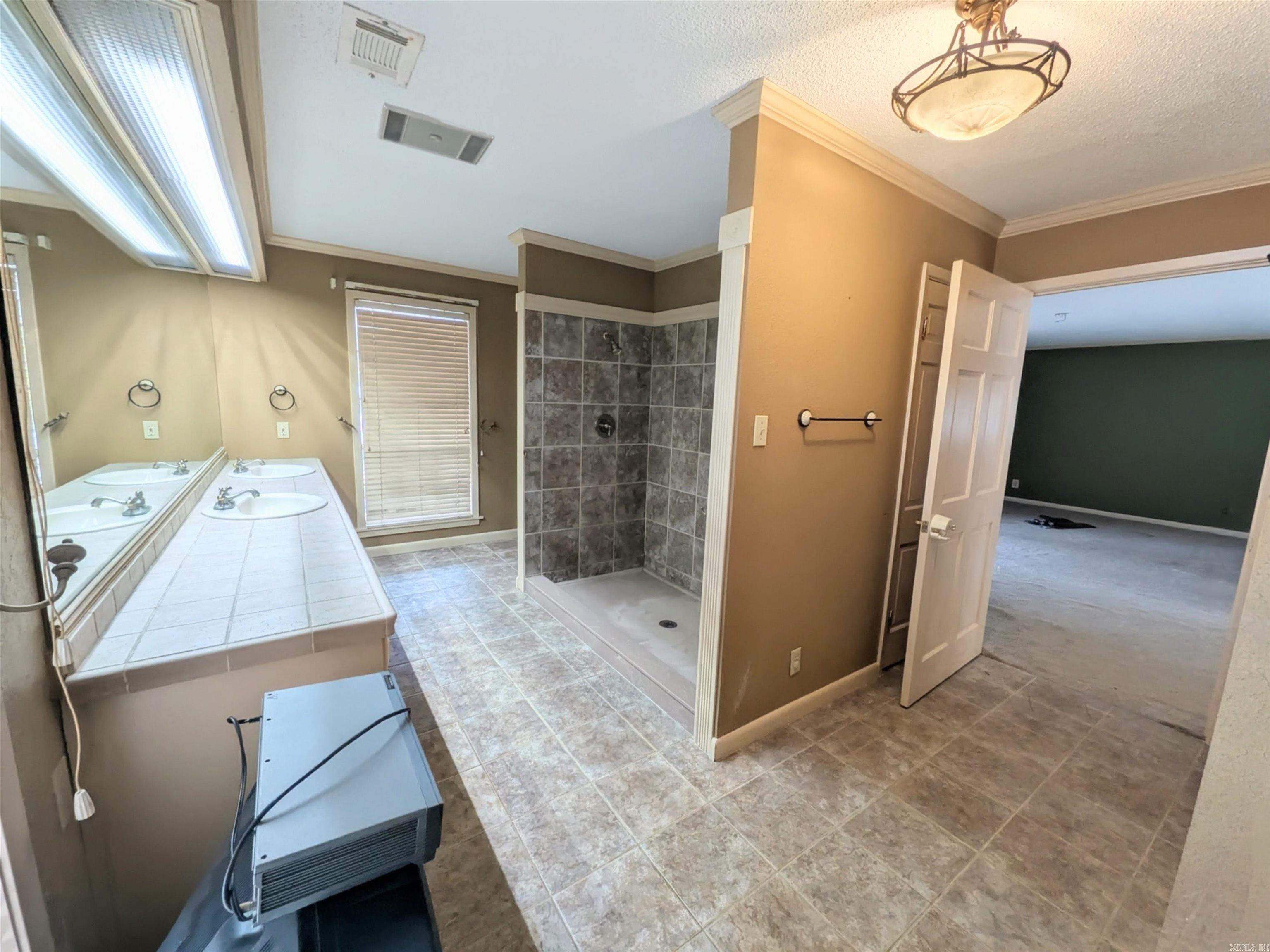 MIKE BERG LAKE - Residential