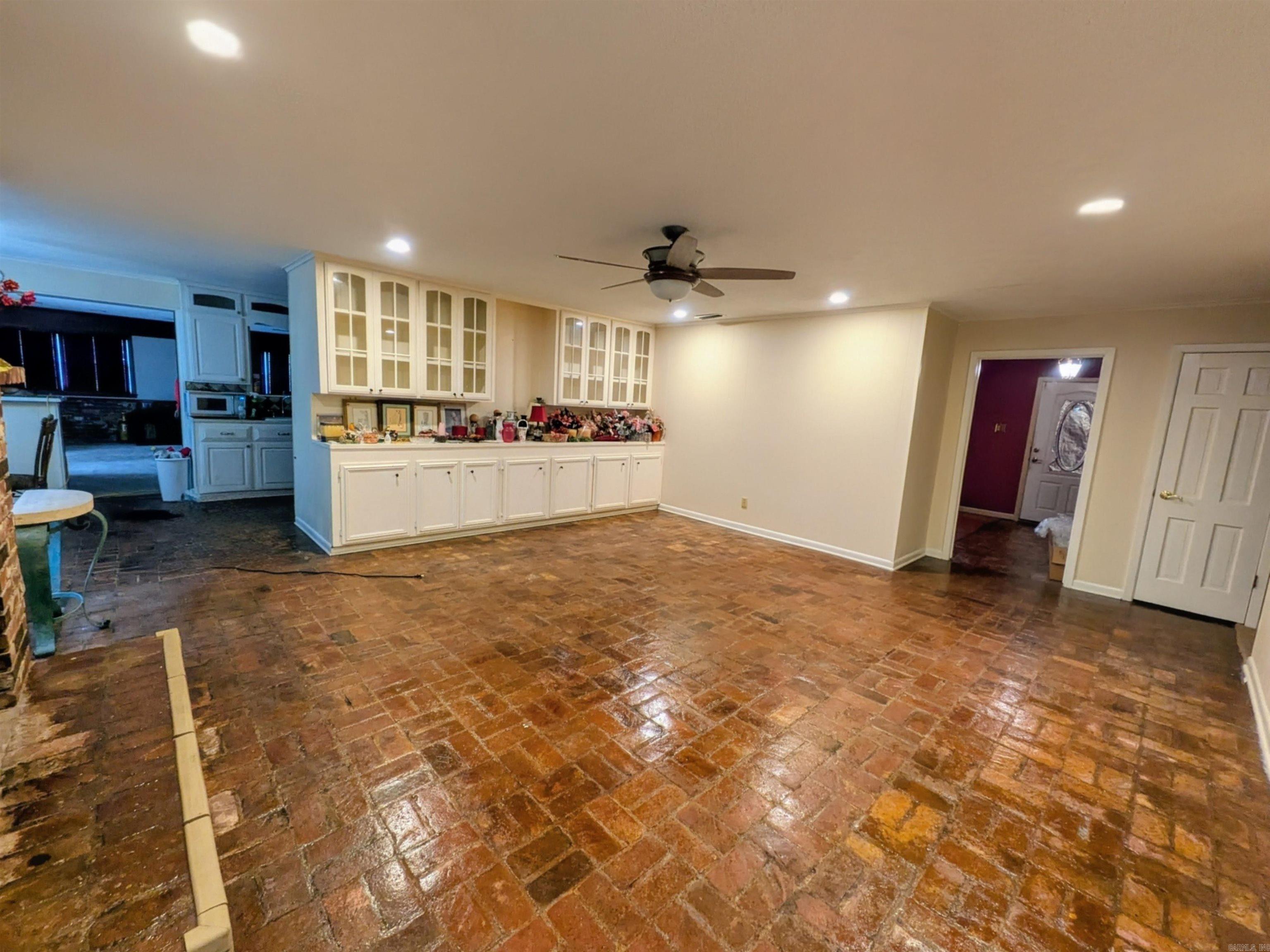 MIKE BERG LAKE - Residential