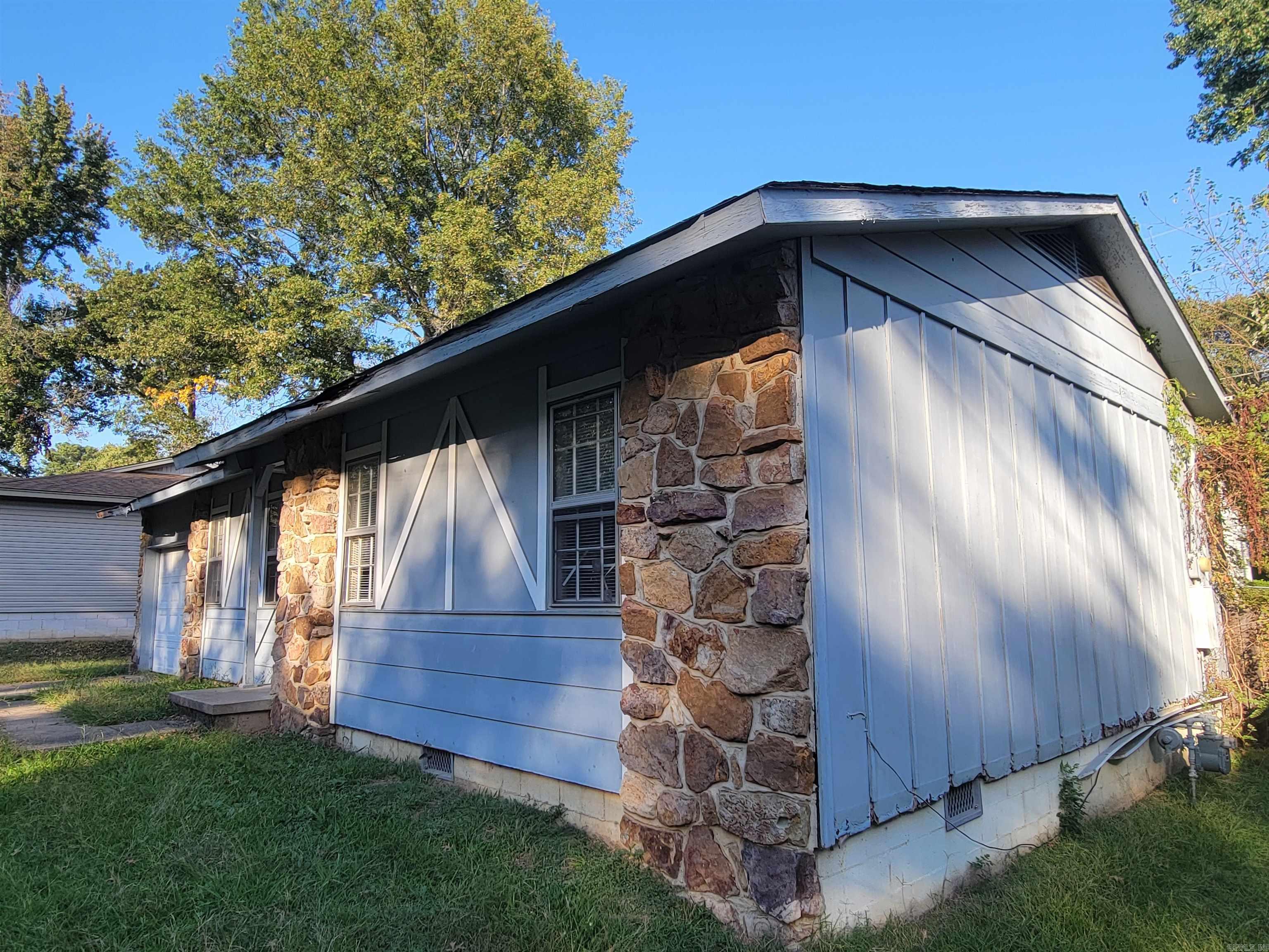 SOUTH BRIARFIELD - Residential