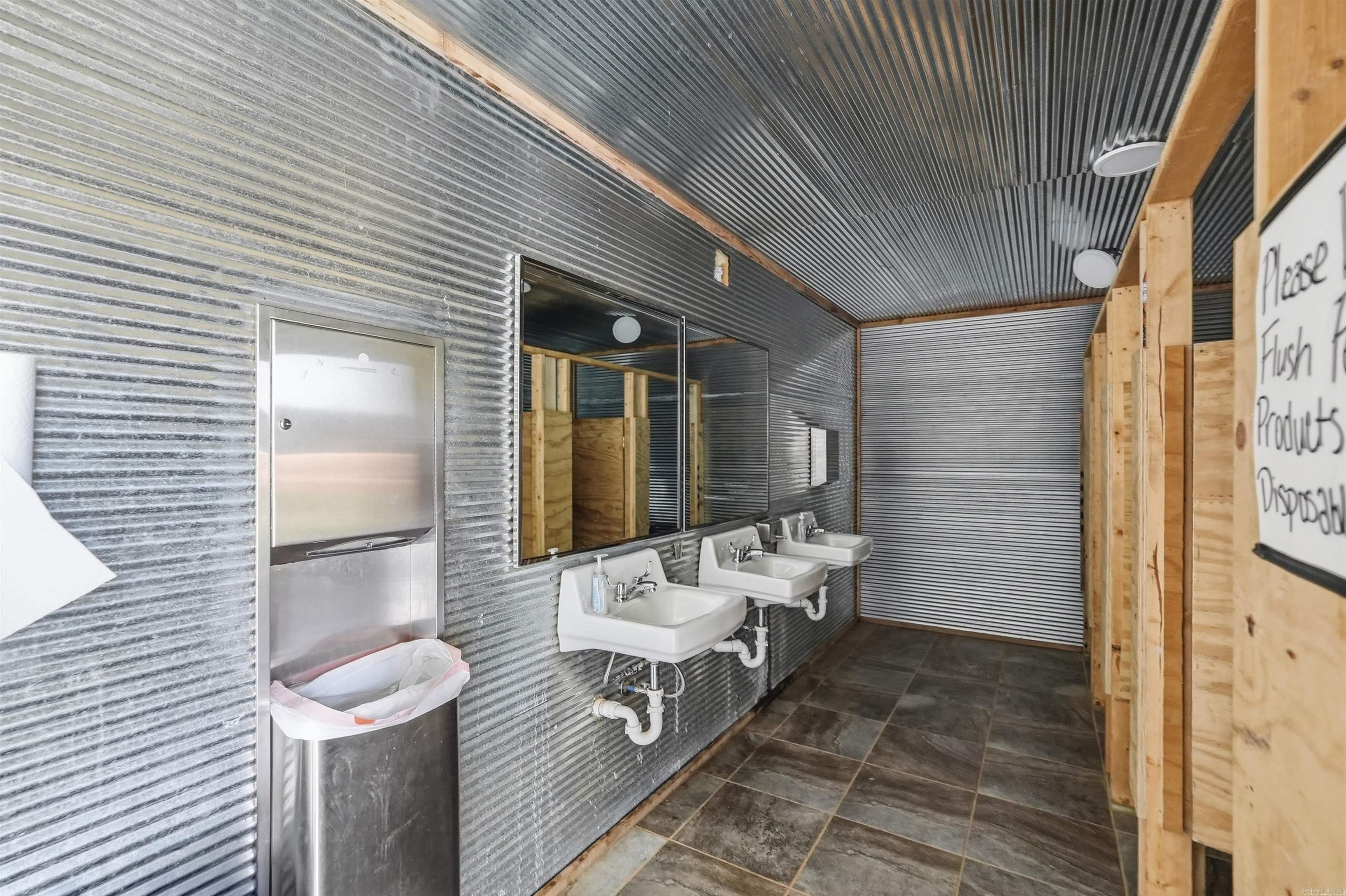 Metes & Bounds - Land