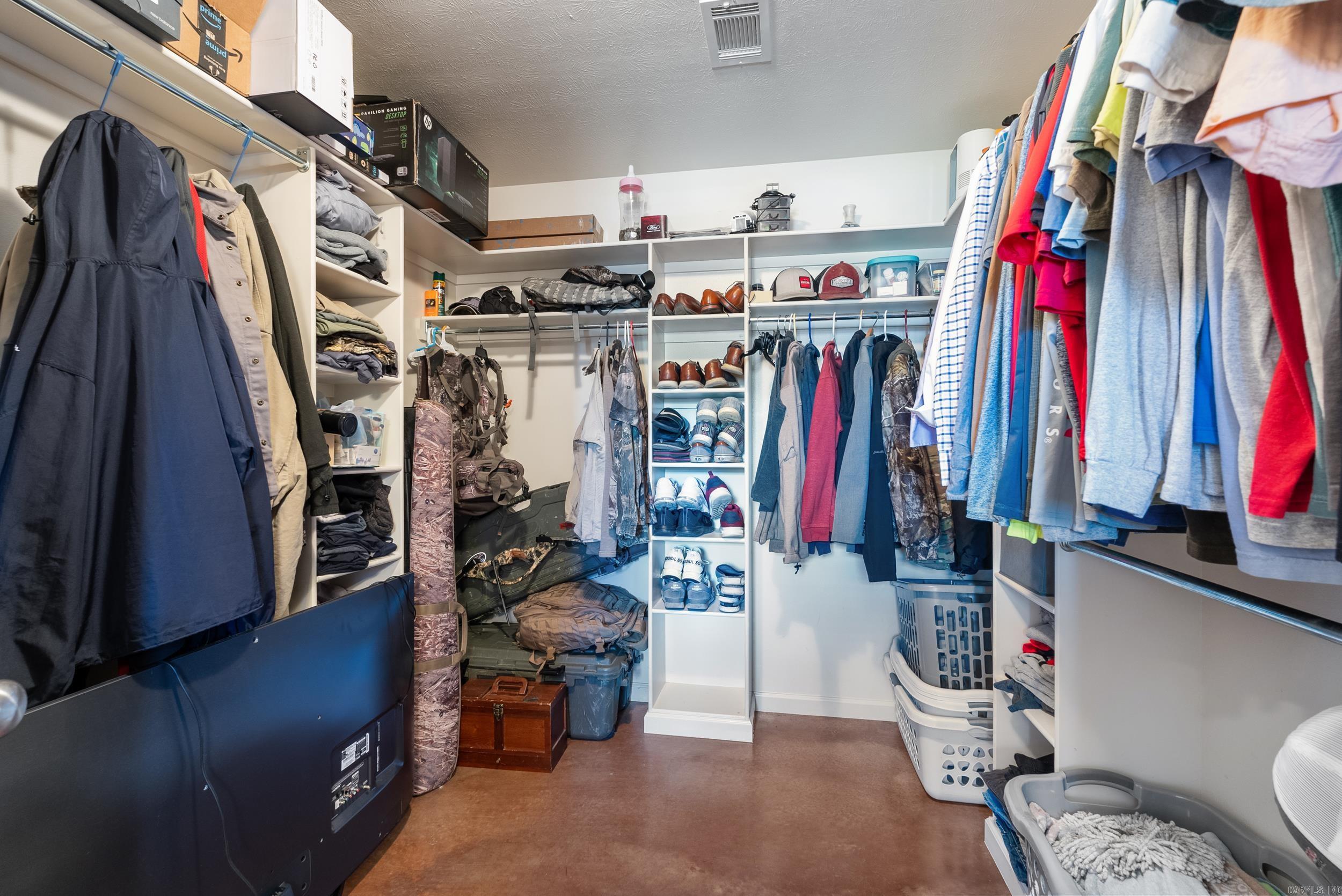 ALLI'S PLACE - Residential