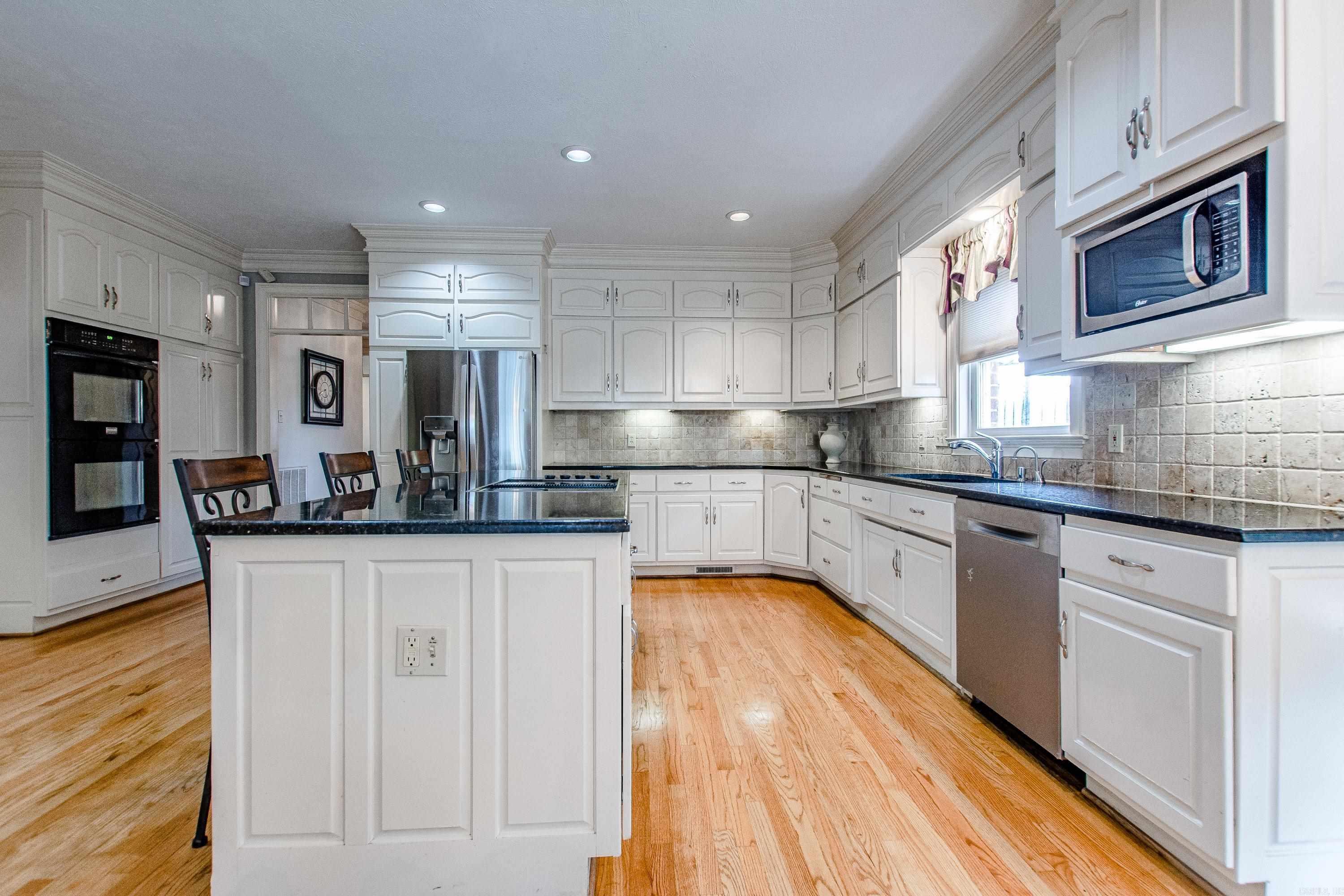 MAUMELLE CLUB MANOR TO CRYSTAL - Residential