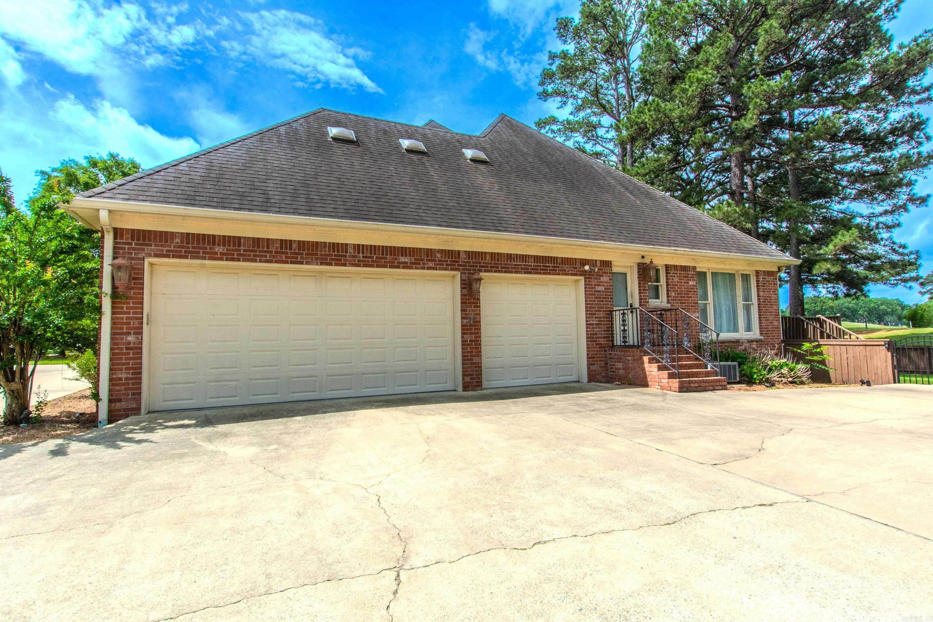 MAUMELLE CLUB MANOR TO CRYSTAL - Residential