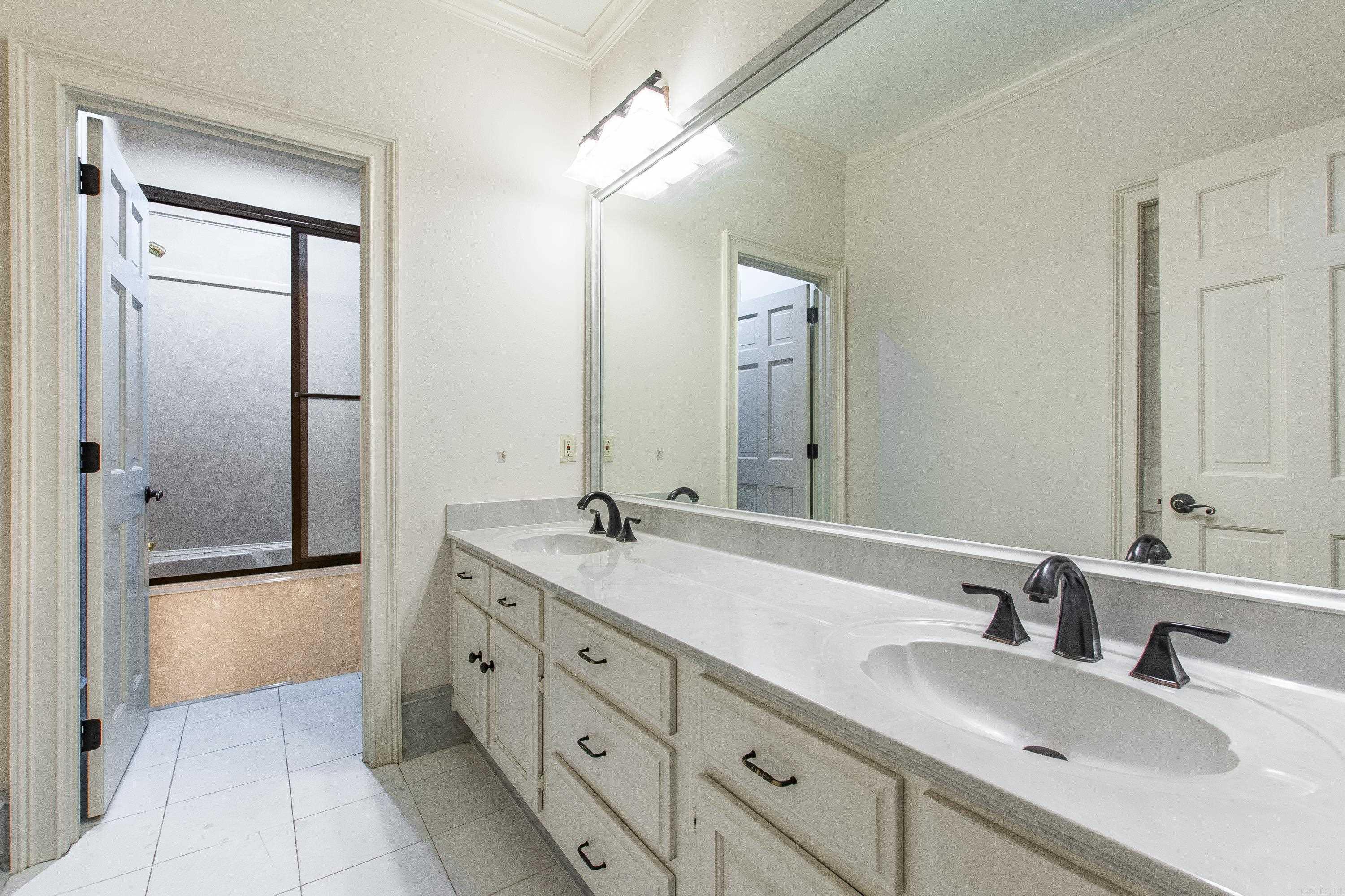 MAUMELLE CLUB MANOR TO CRYSTAL - Residential