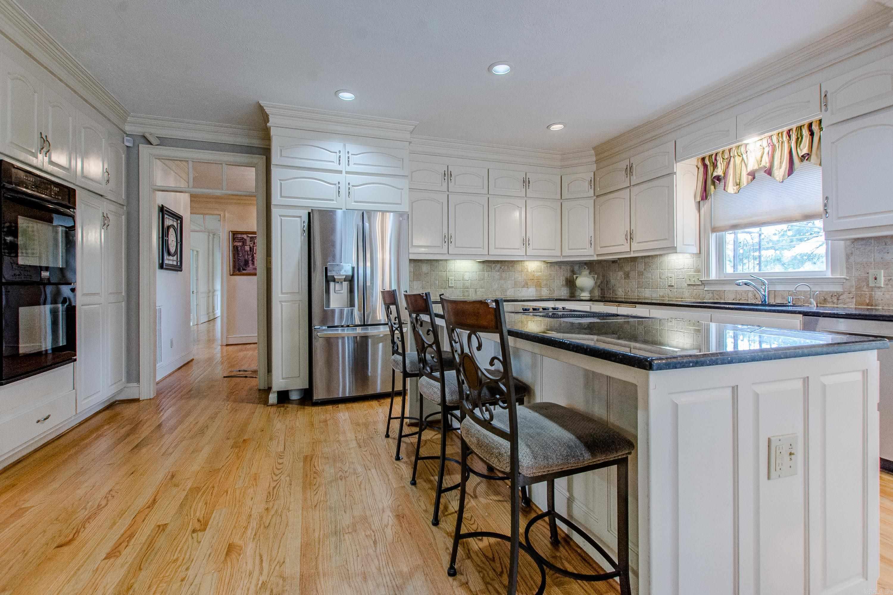 MAUMELLE CLUB MANOR TO CRYSTAL - Residential