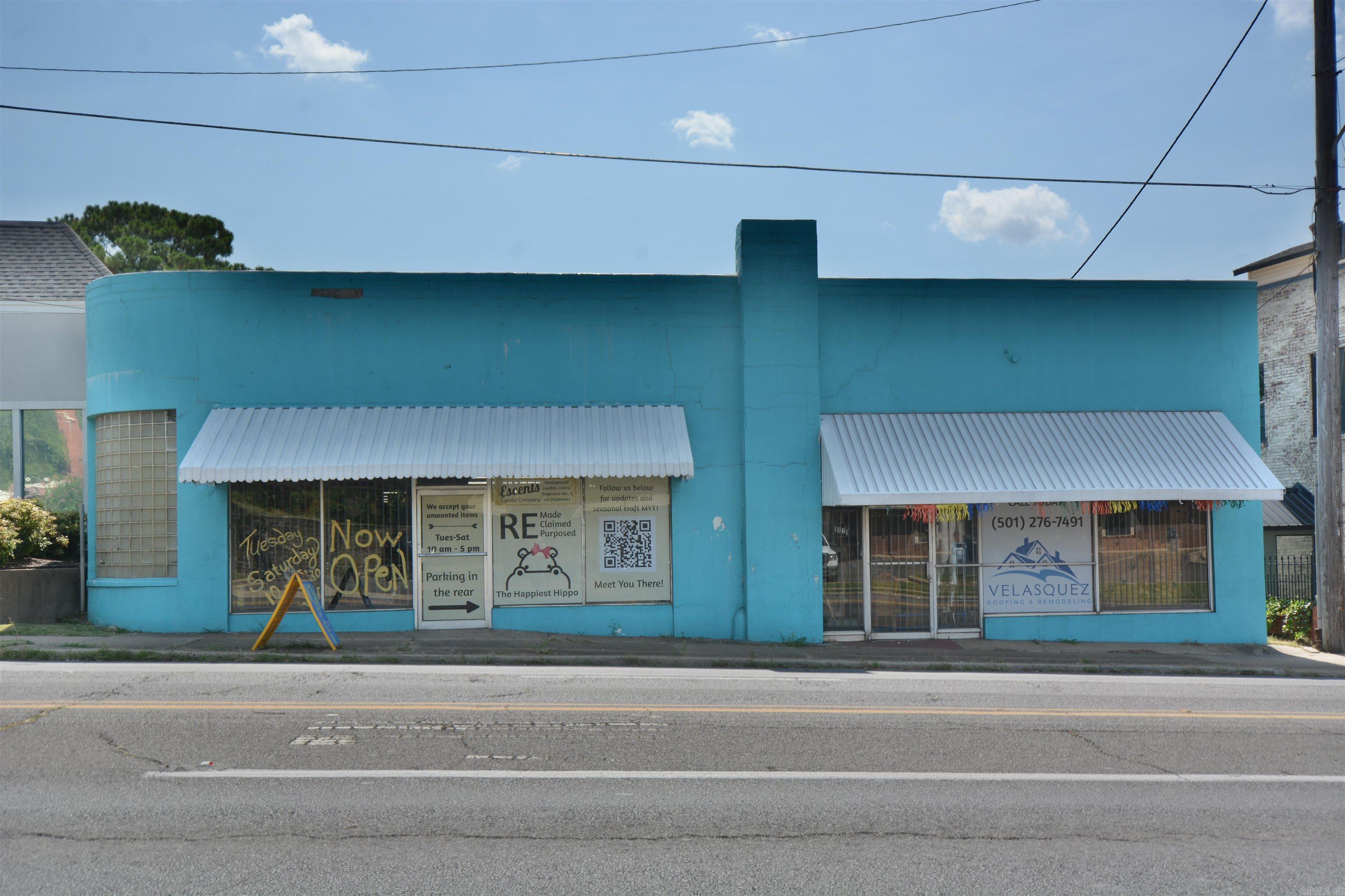 PRIME CENTRAL AVENUE LOCATION 7800 SQUARE FEET WITH 2 ADDRESSES (BUILDING CAN EASILY COVERT TO 2 SEPERATE ADDRESS) 1819 & 1823 2- SEPERATE FRONT DOORS & 2- SEPERATE BACK DOORS--1-WITH LOADING DOCK (12 X 8) --THREE- 1/2 BATHS & SMALL KITCHENETTE. DROP CEILINGS NEAR 10 FEET TALL NEW TPO ROOF (RUBBER ROOF) WITH 3 INCHES OF INSULATION --ALL NEW LED LIGHTING--AMPLE PARKING IN REAR OF BUILDING-- "BLUE BUILDING" HAPPIEST HIPPO & ESSENCE CANDLE MANUFACTURING MAKE THIS YOUR NEW VENTURE