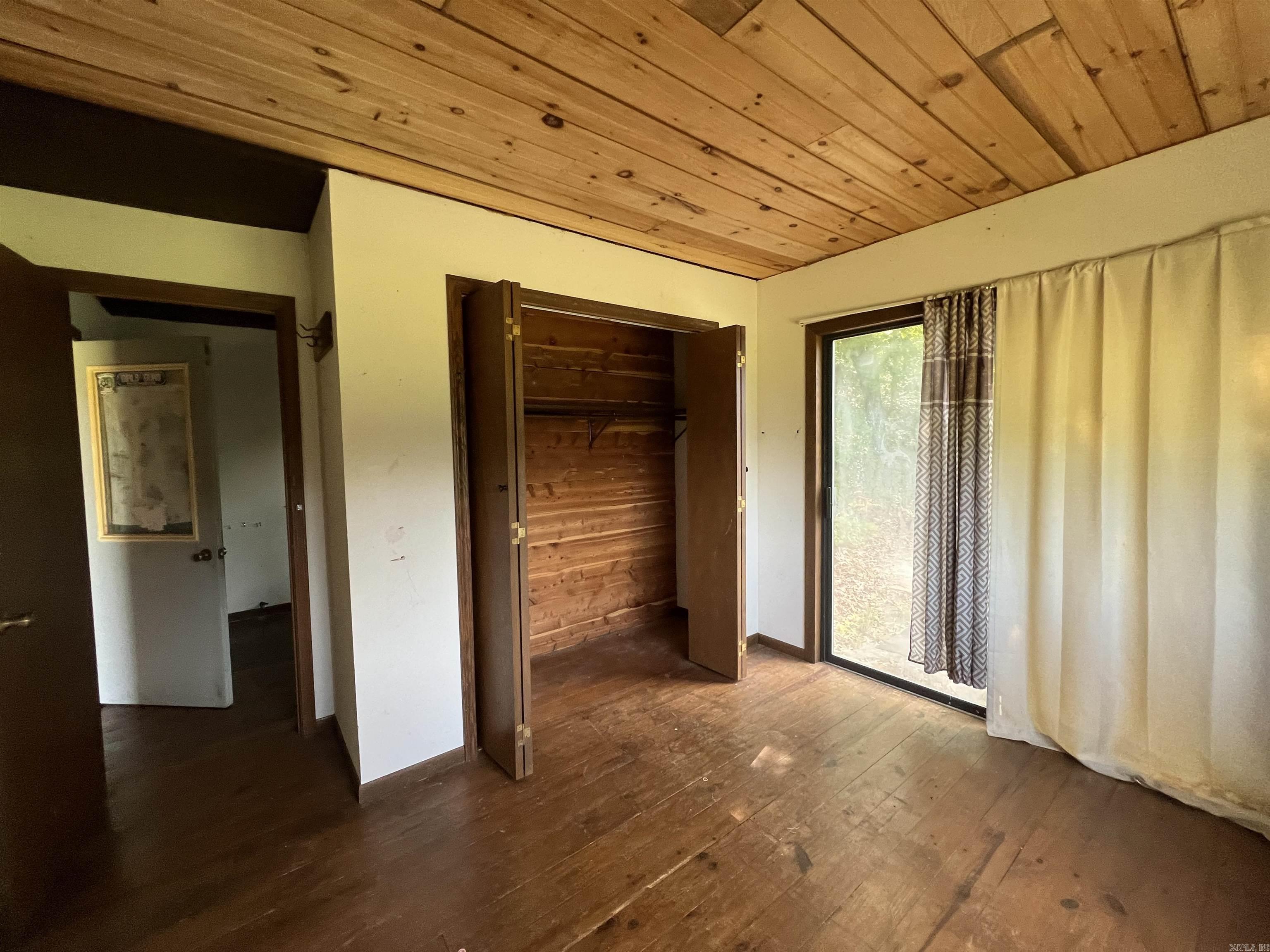 Metes & Bounds - Land