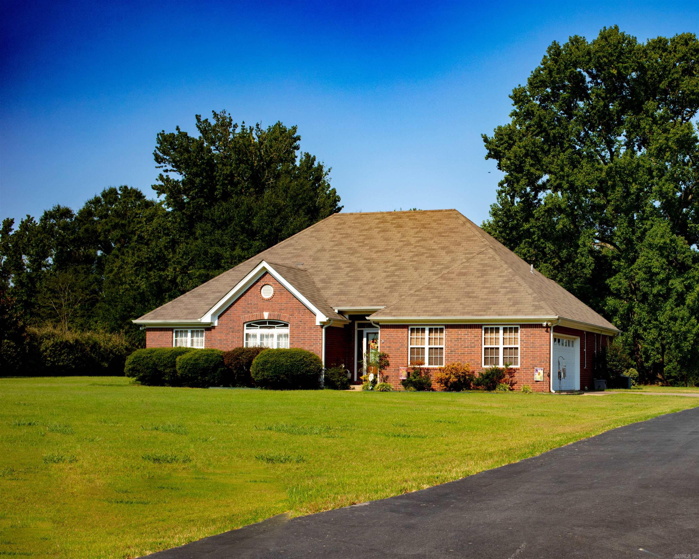 Country living 3/bed 2/bath 1703 sq ft. home sitting on 1.57 acres.All stainless steel kitchen appliances. Shop with electric two storage buildings.Must see this one will not last long.