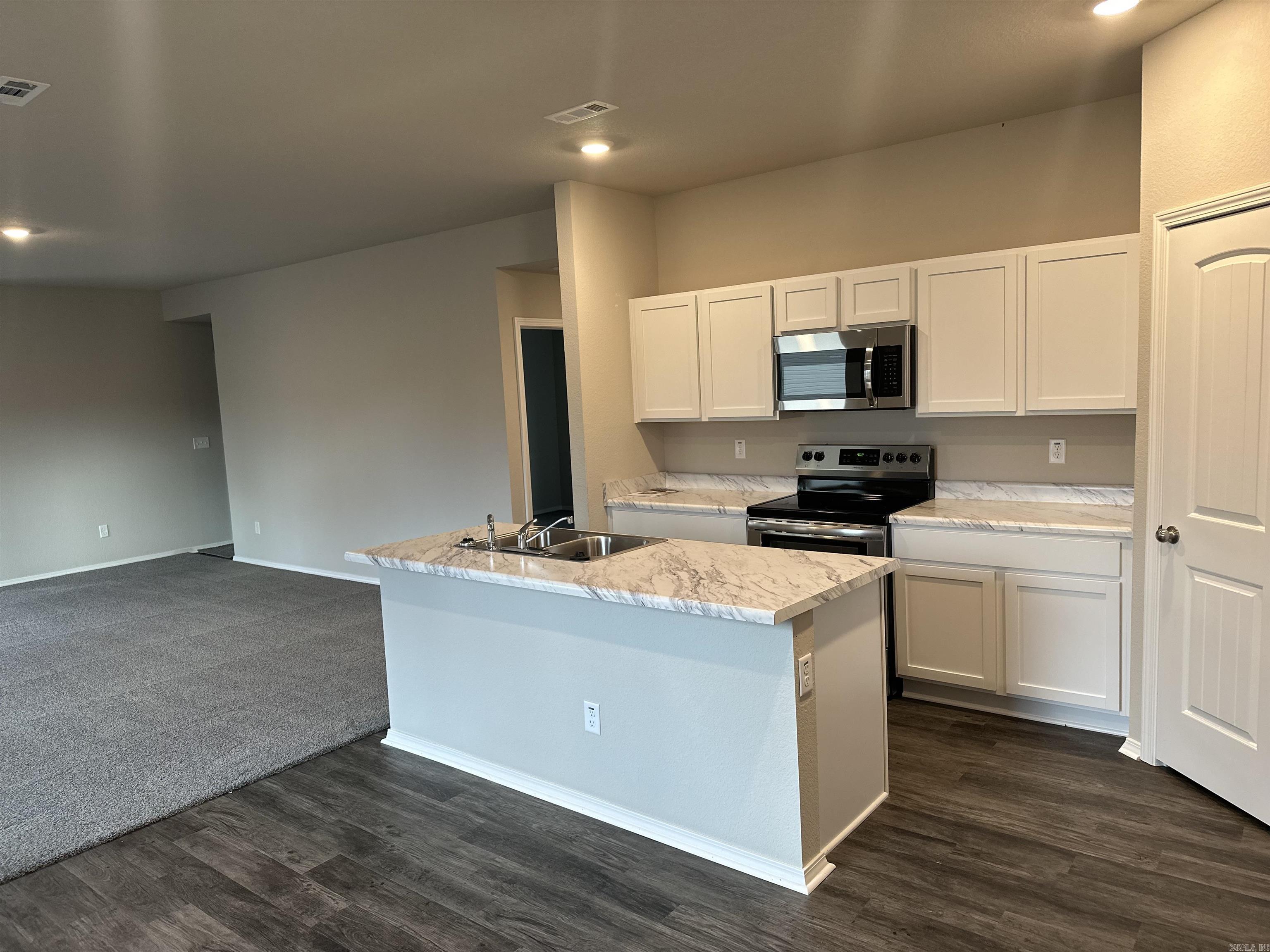 COUNTRY CLUB OF ARK THE - Residential