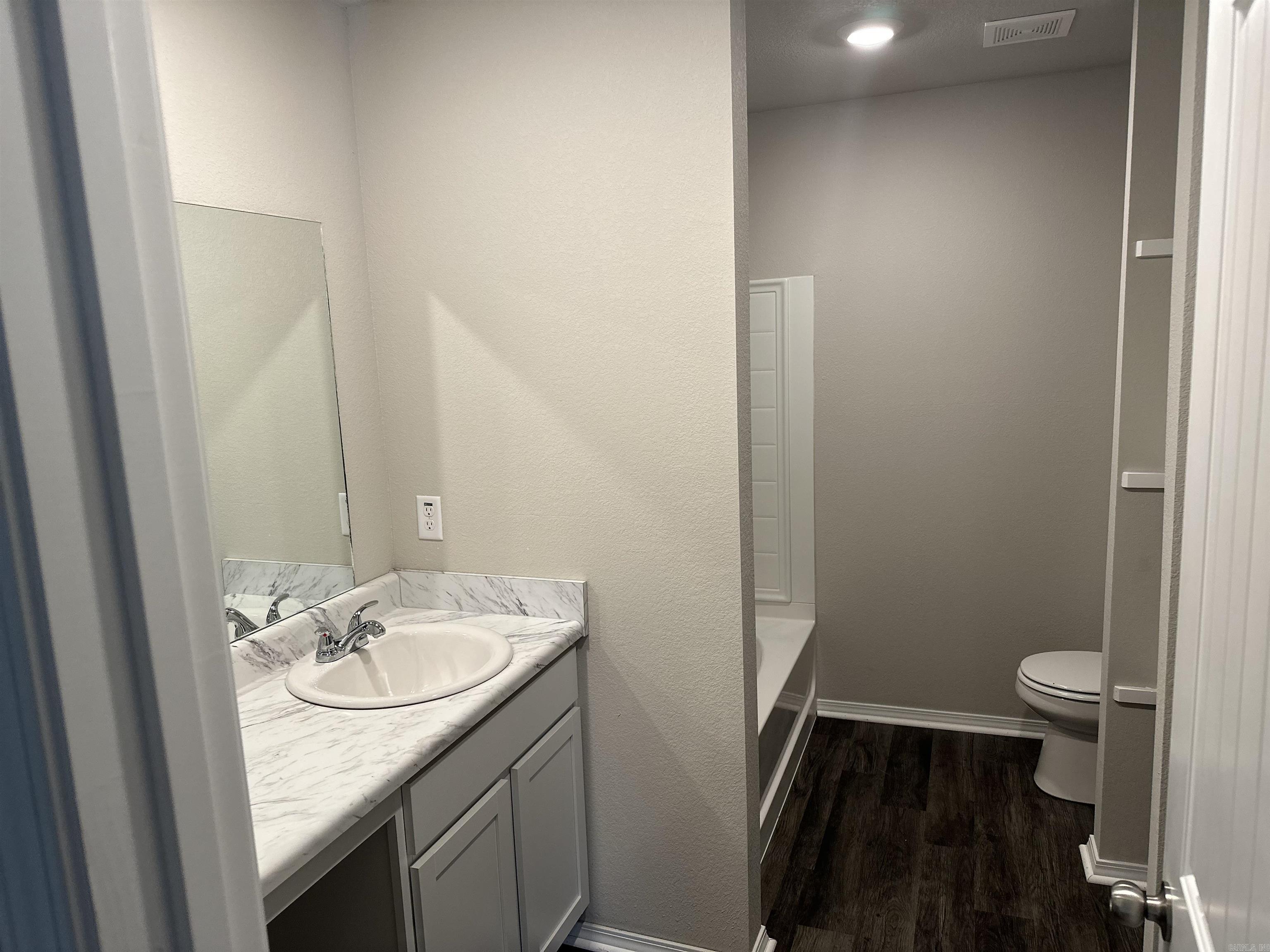 COUNTRY CLUB OF ARK THE - Residential