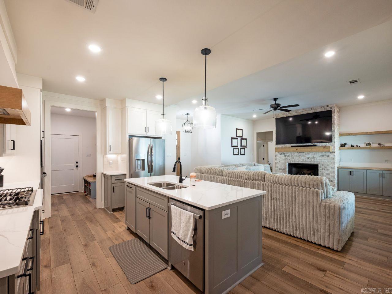 NORTH SHORE @ HURRICANE LAKE EST - Residential