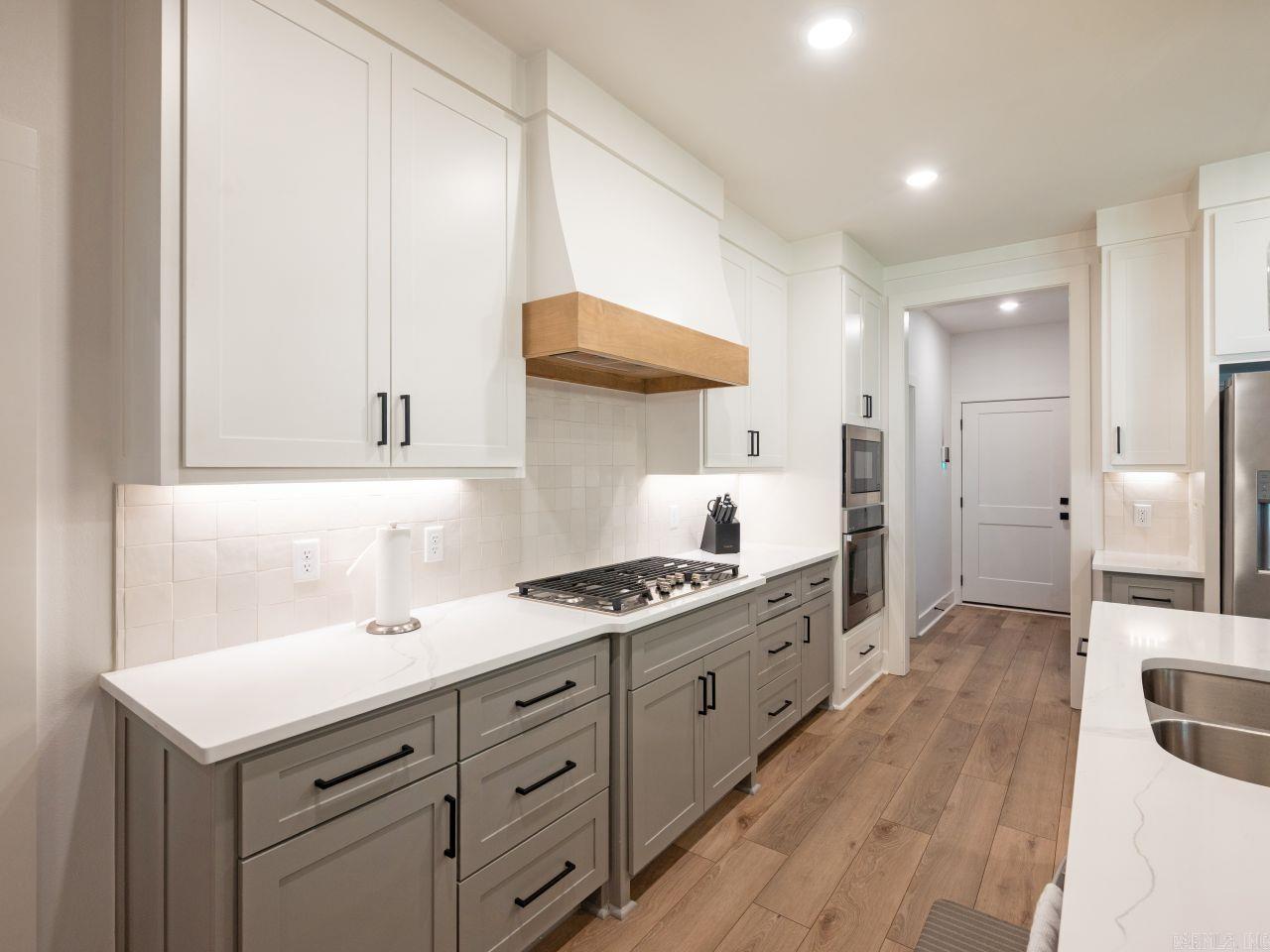 NORTH SHORE @ HURRICANE LAKE EST - Residential