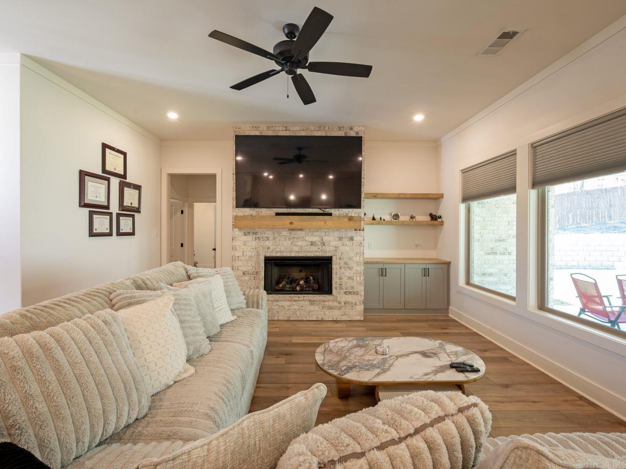 NORTH SHORE @ HURRICANE LAKE EST - Residential