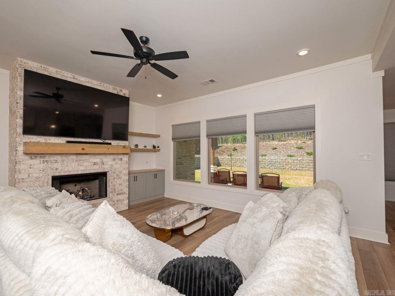 NORTH SHORE @ HURRICANE LAKE EST - Residential