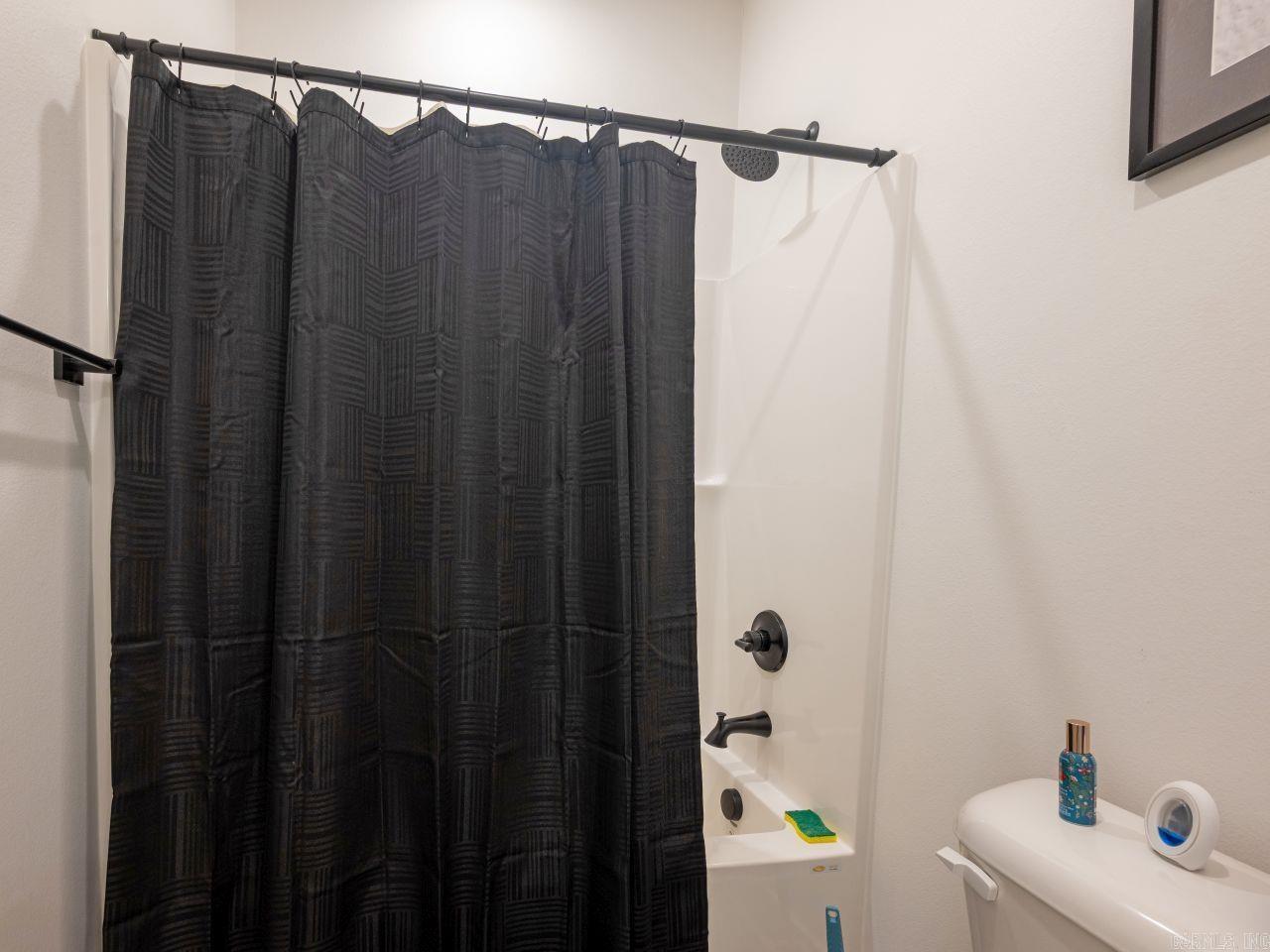 NORTH SHORE @ HURRICANE LAKE EST - Residential