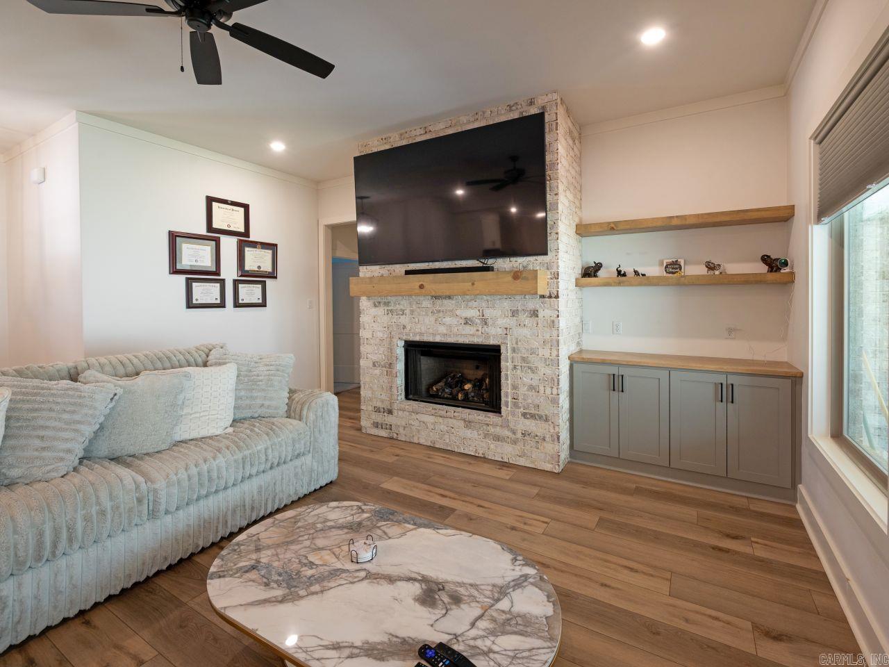 NORTH SHORE @ HURRICANE LAKE EST - Residential