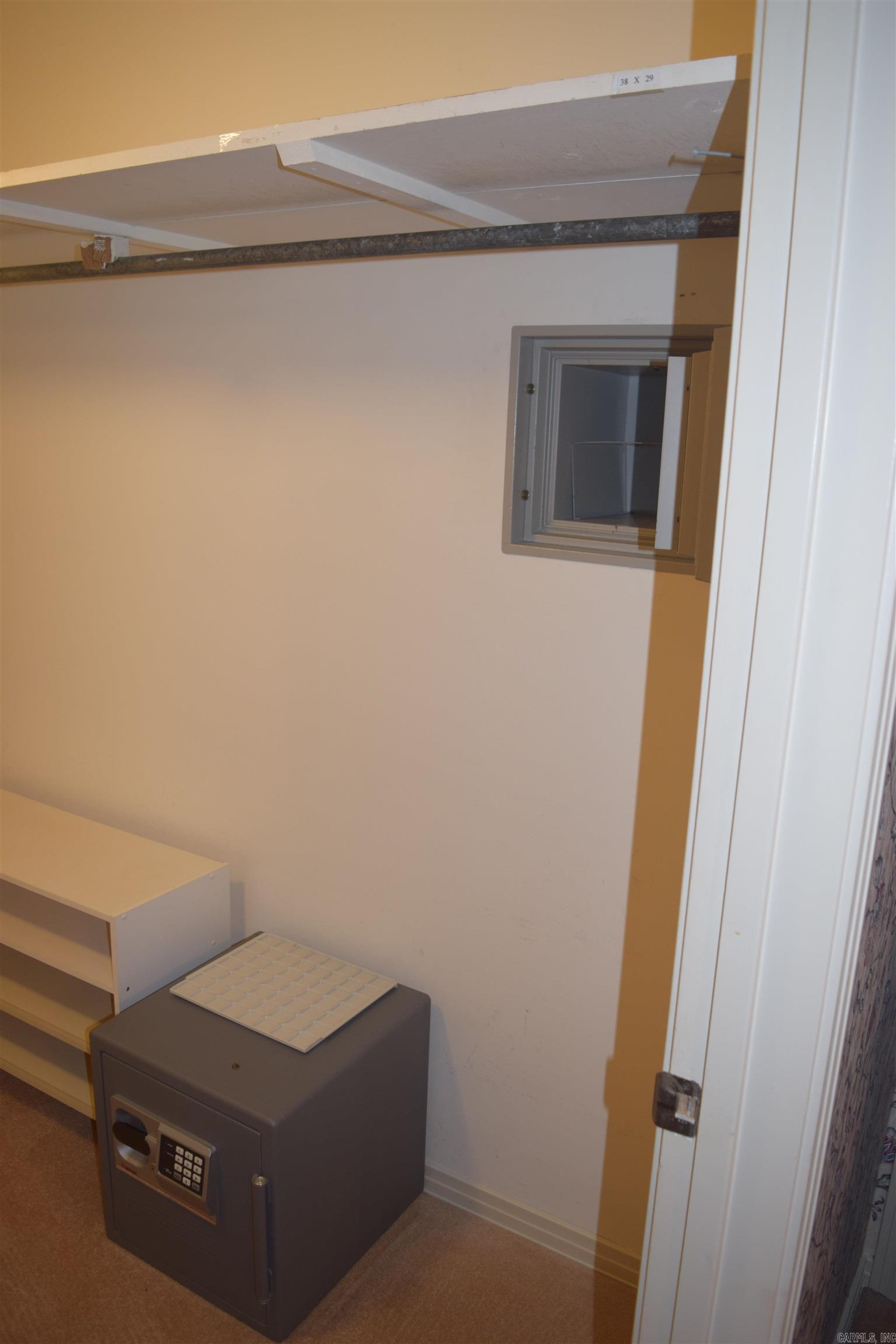 EAST MEADOW - Residential