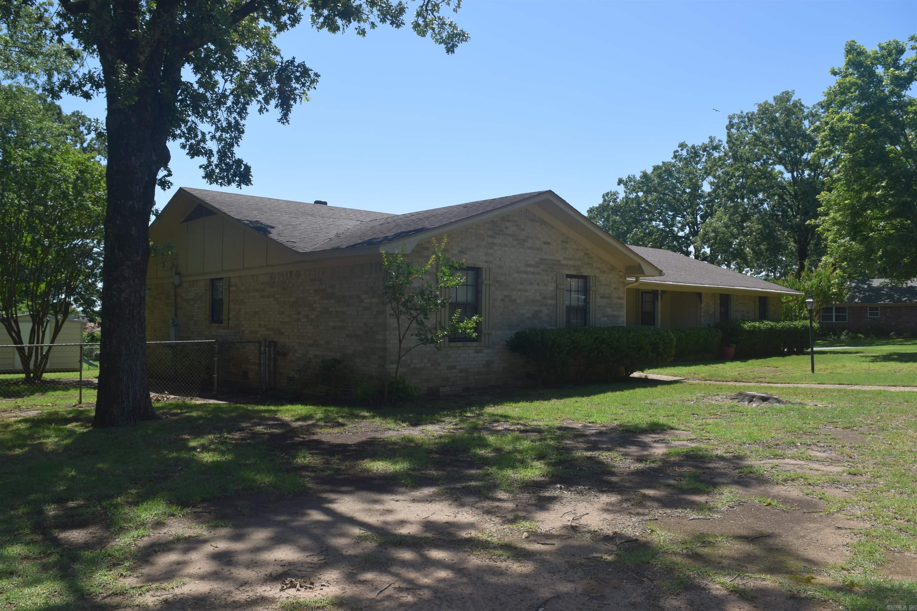 EAST MEADOW - Residential