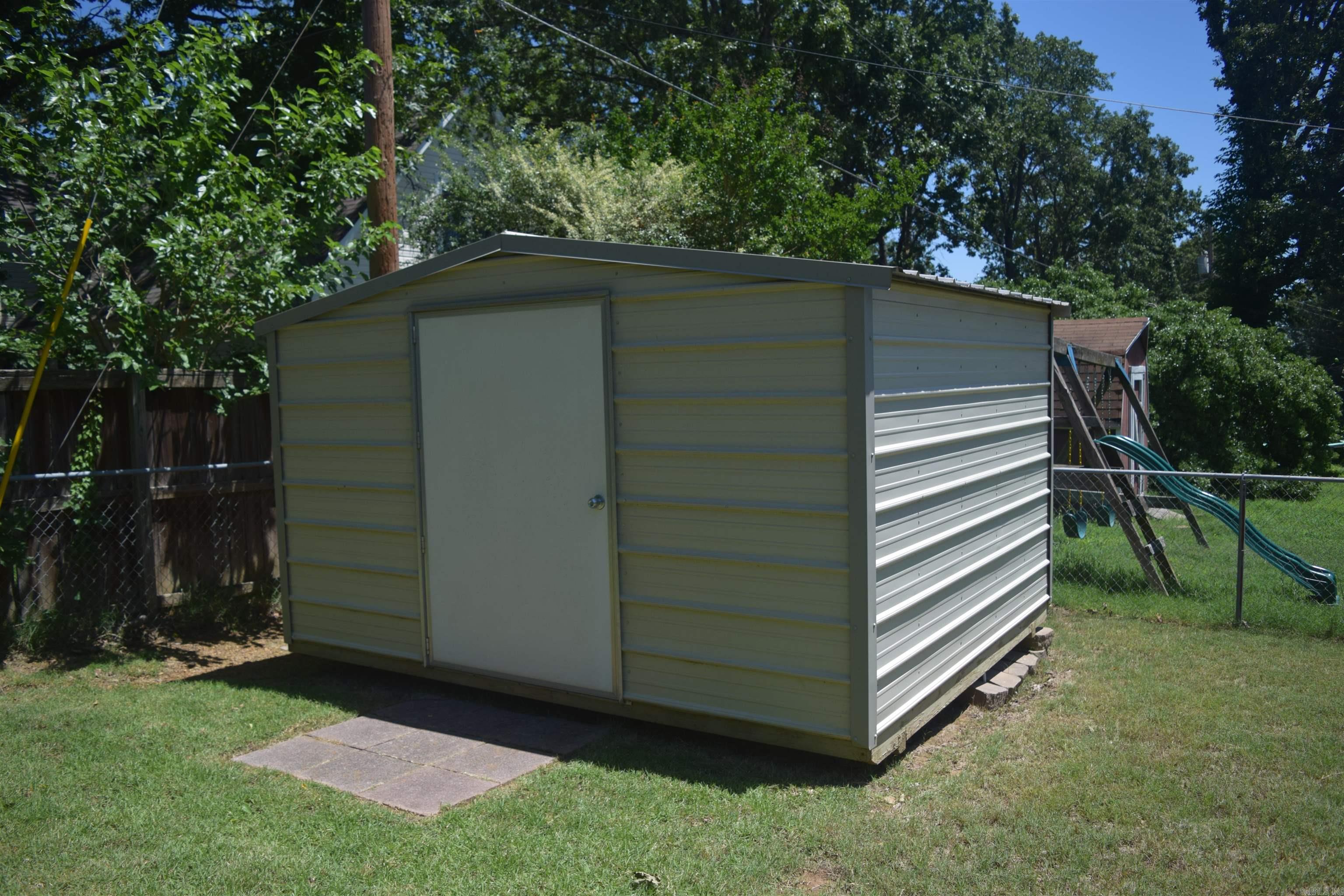 EAST MEADOW - Residential