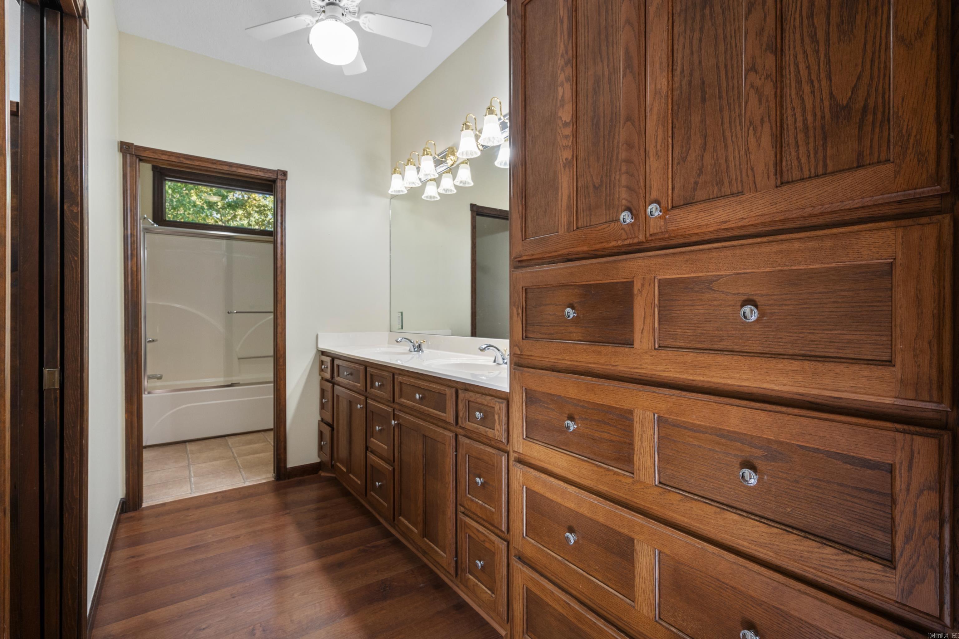 Guindola - Residential