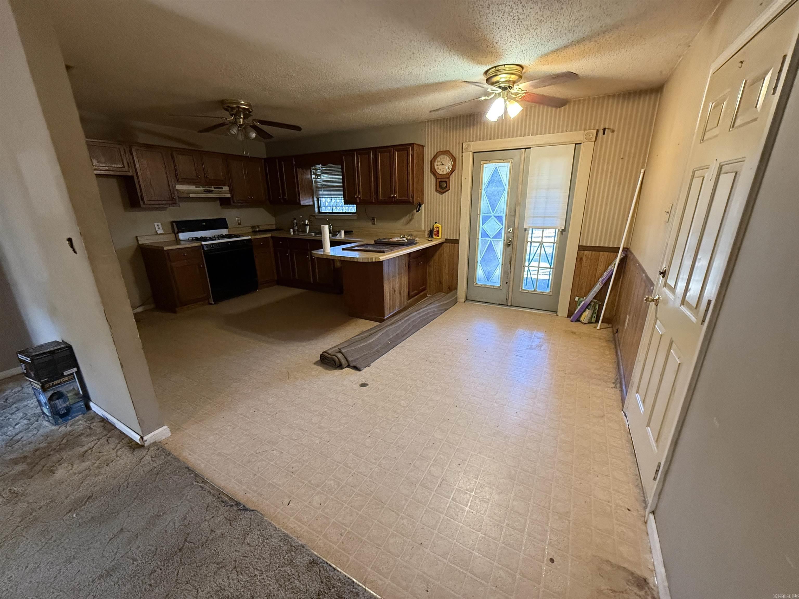 HOLLYWOOD HEIGHTS - Residential