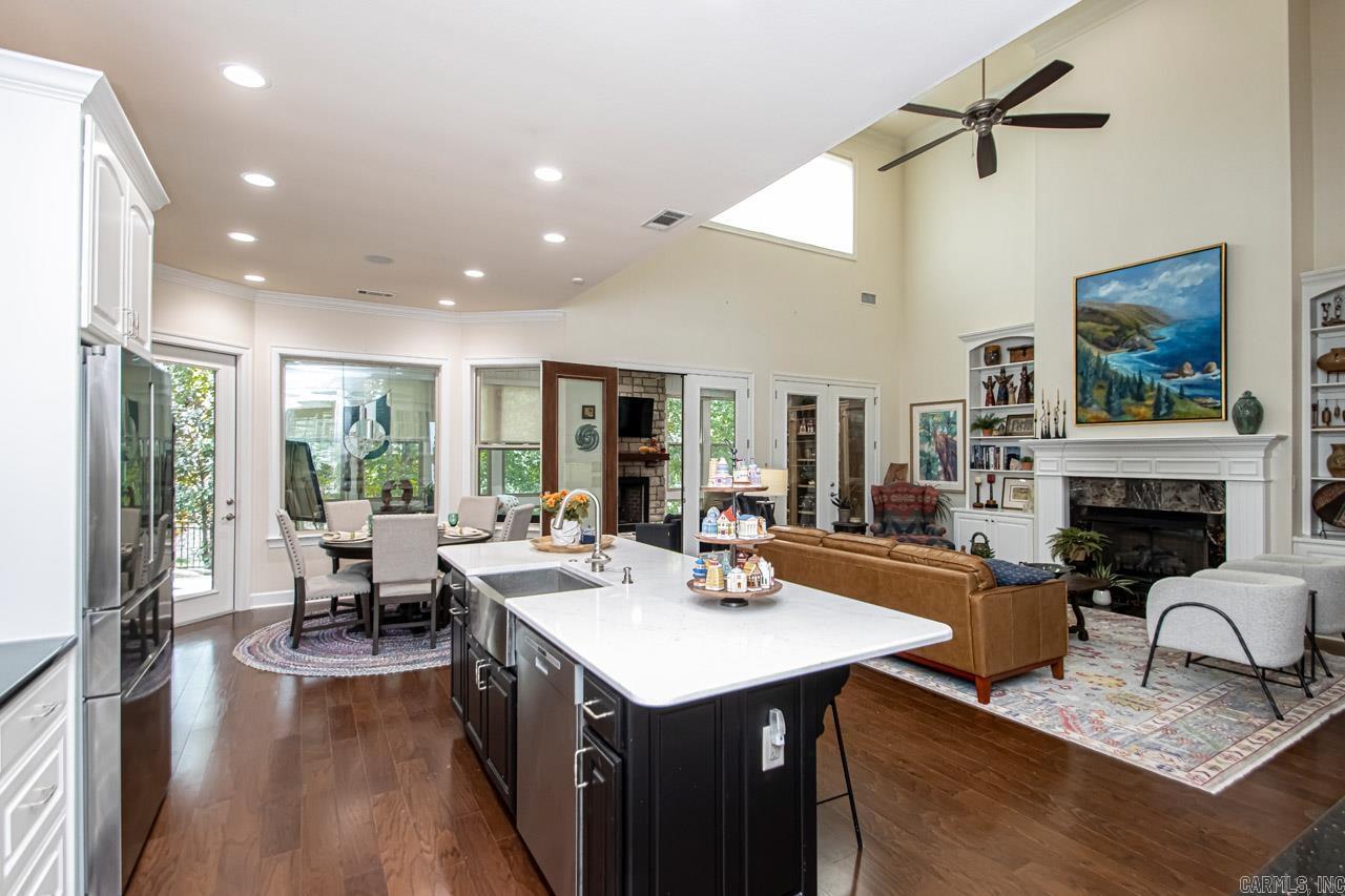 WOODLANDS EDGE - Residential