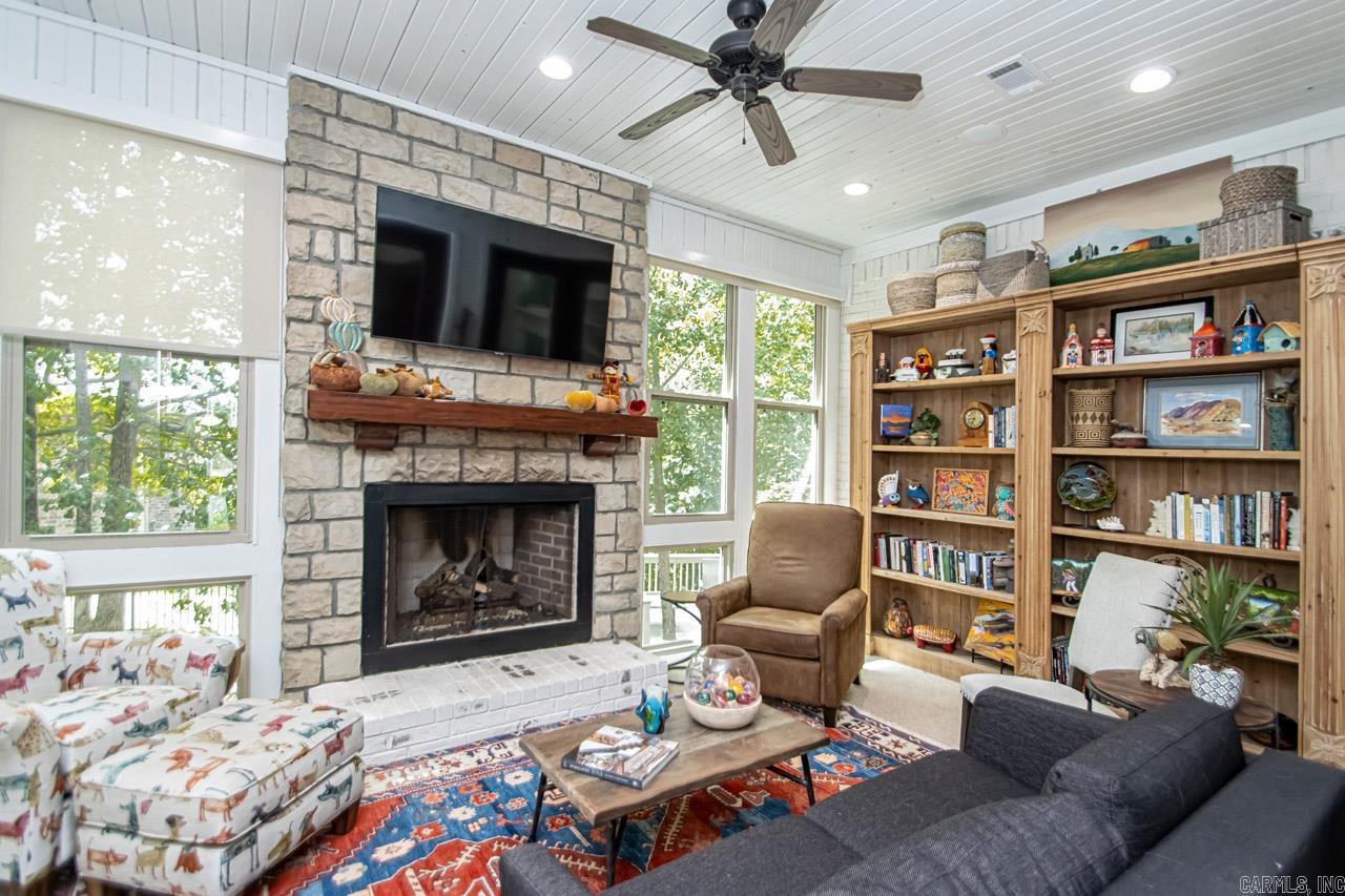WOODLANDS EDGE - Residential