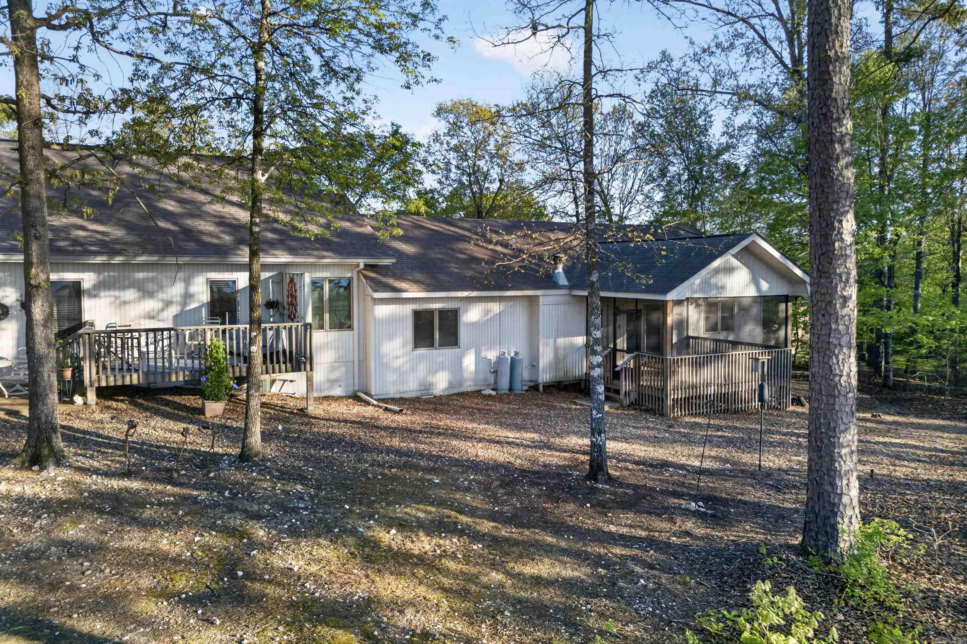 ARISTA COURTS - Residential