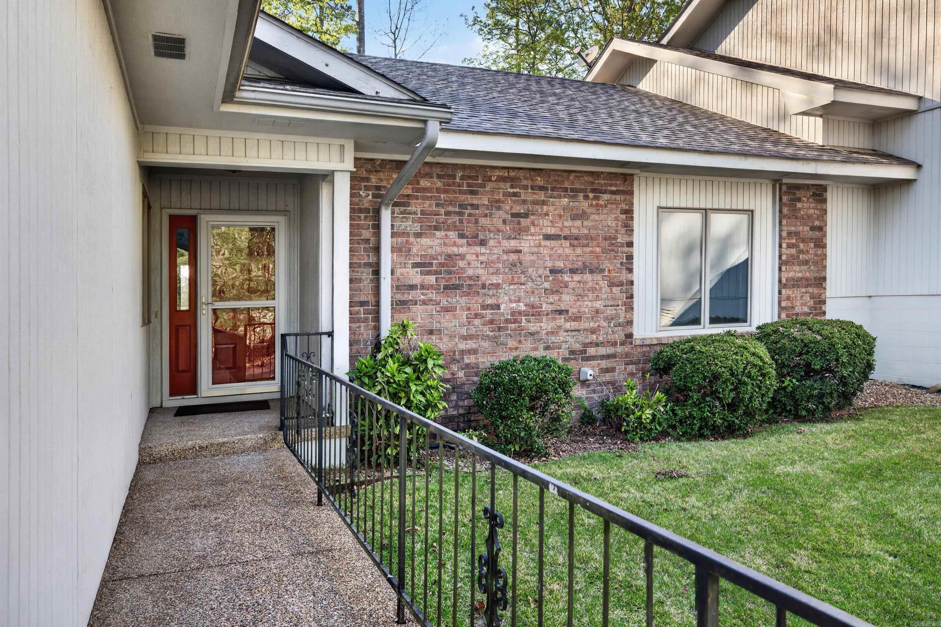 ARISTA COURTS - Residential