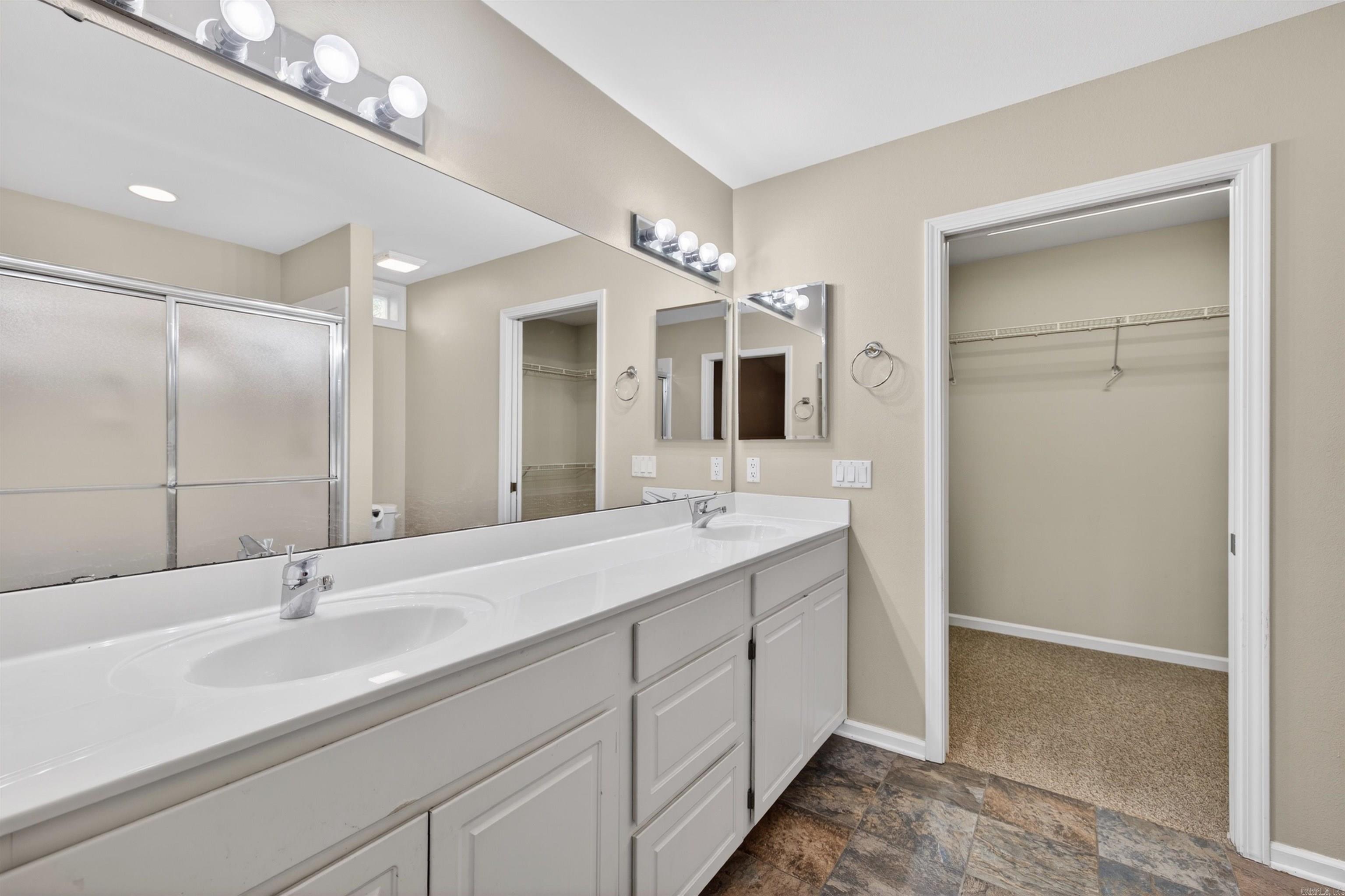 ARISTA COURTS - Residential