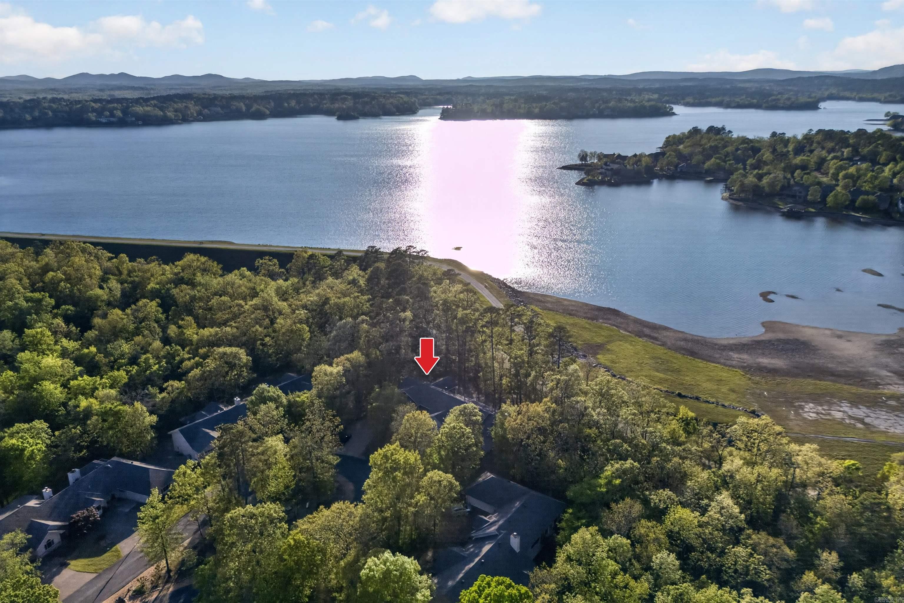 ARISTA COURTS - Residential