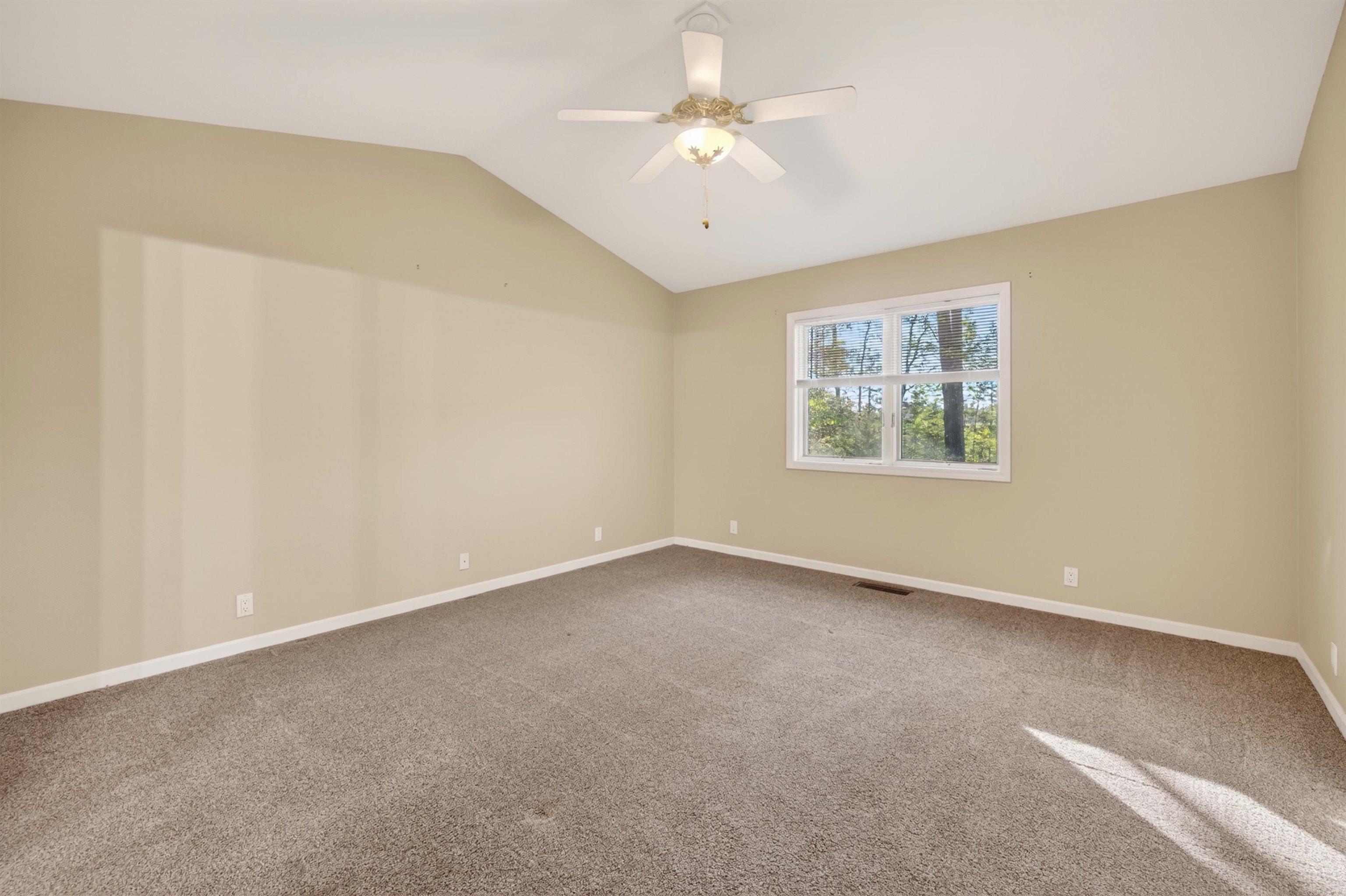 ARISTA COURTS - Residential