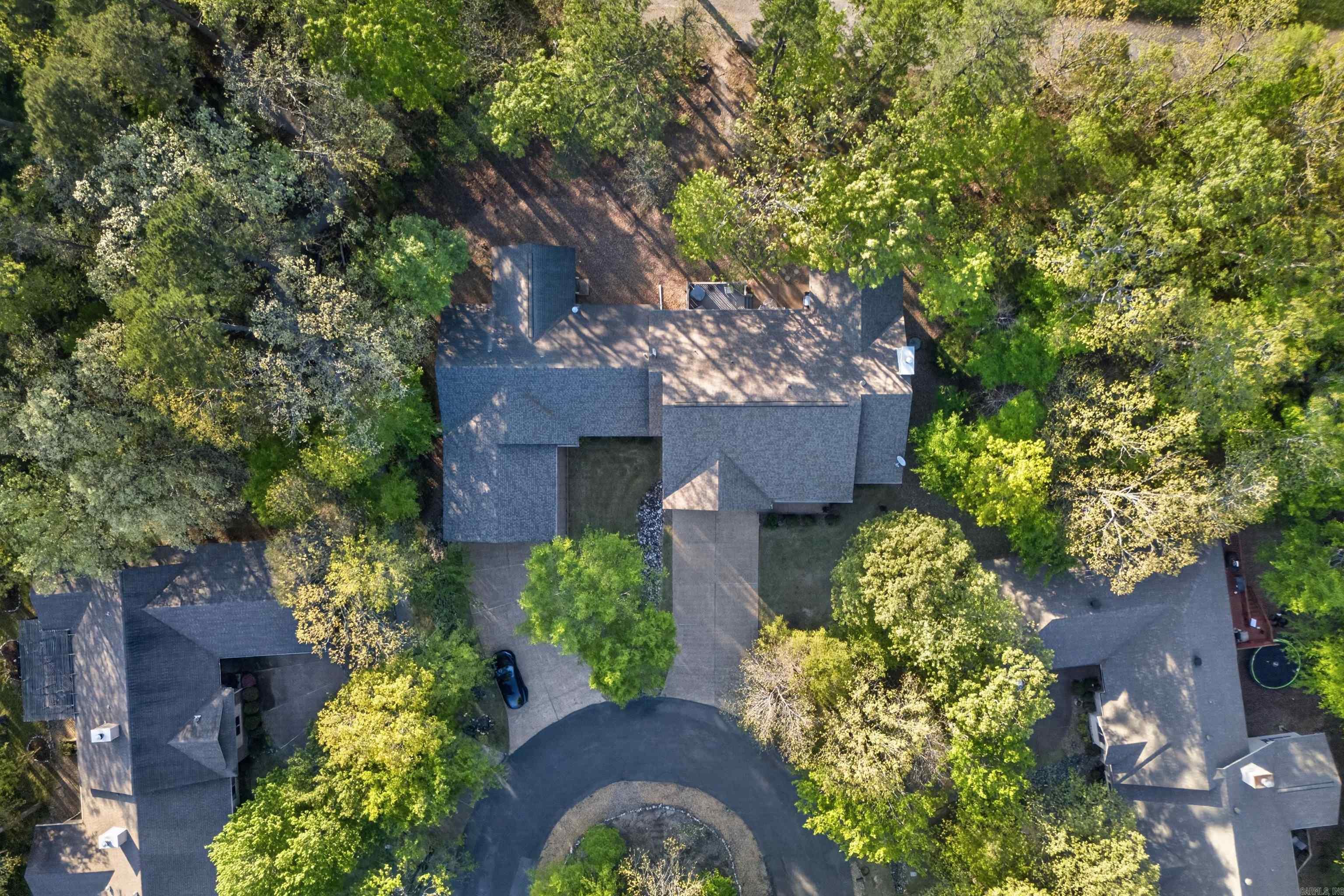 ARISTA COURTS - Residential