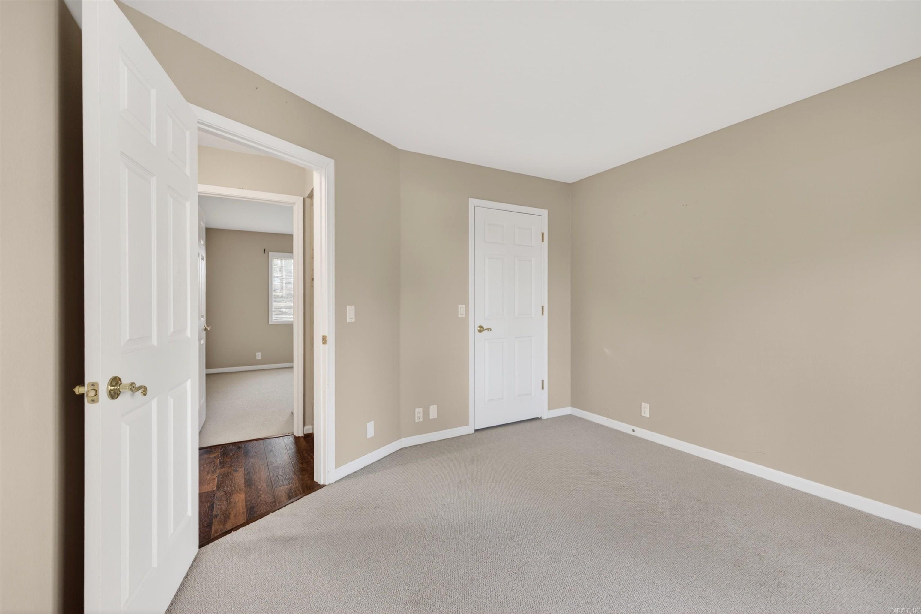 ARISTA COURTS - Residential